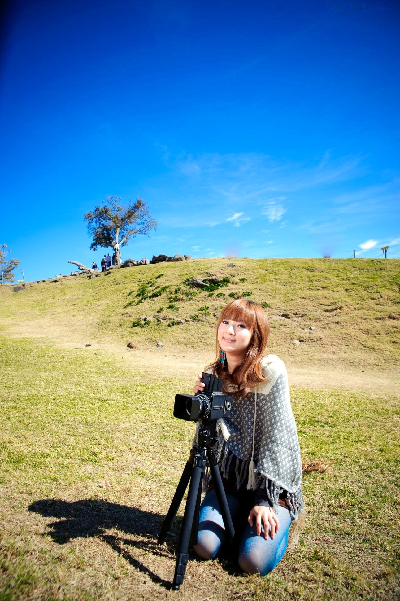 台湾正妹_果子MM/张允霏《果子遊清境》户外清新写真,元气少女自然随性穿搭,甜美笑容治愈系旅拍