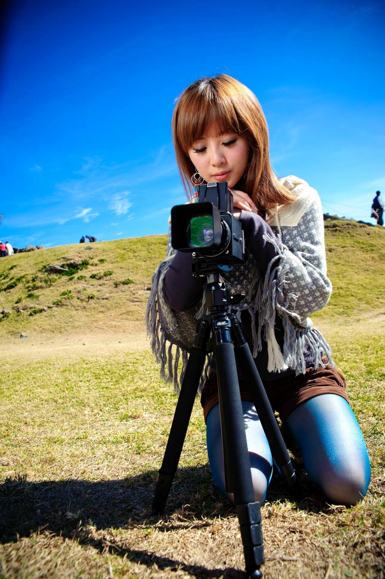 台湾正妹_果子MM/张允霏《果子遊清境》户外清新写真,元气少女自然随性穿搭,甜美笑容治愈系旅拍