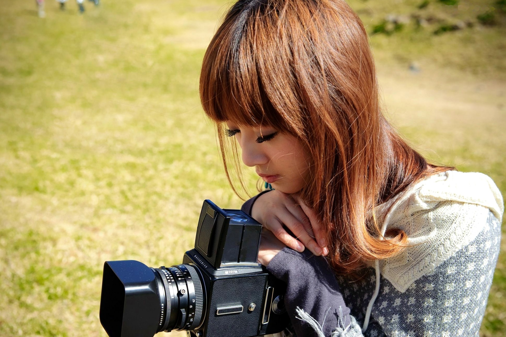 台湾正妹_果子MM/张允霏《果子遊清境》户外清新写真,元气少女自然随性穿搭,甜美笑容治愈系旅拍