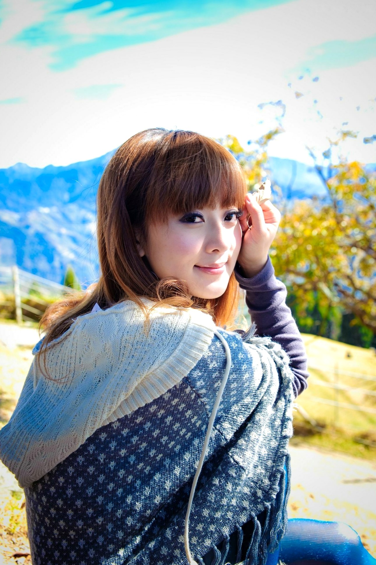 台湾正妹_果子MM/张允霏《果子遊清境》户外清新写真,元气少女自然随性穿搭,甜美笑容治愈系旅拍