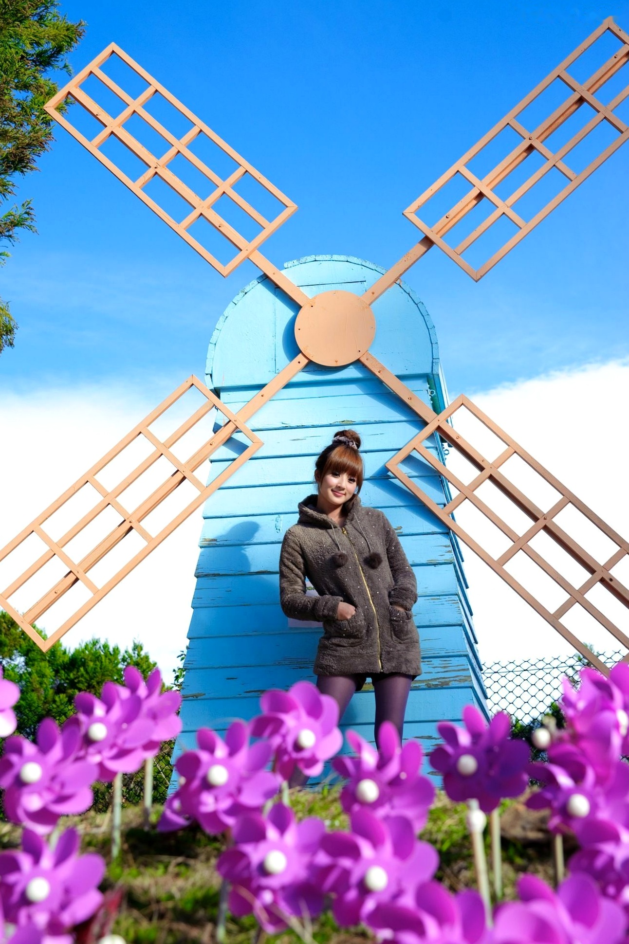 台湾正妹_果子MM/张允霏《果子遊清境》户外清新写真,元气少女自然随性穿搭,甜美笑容治愈系旅拍
