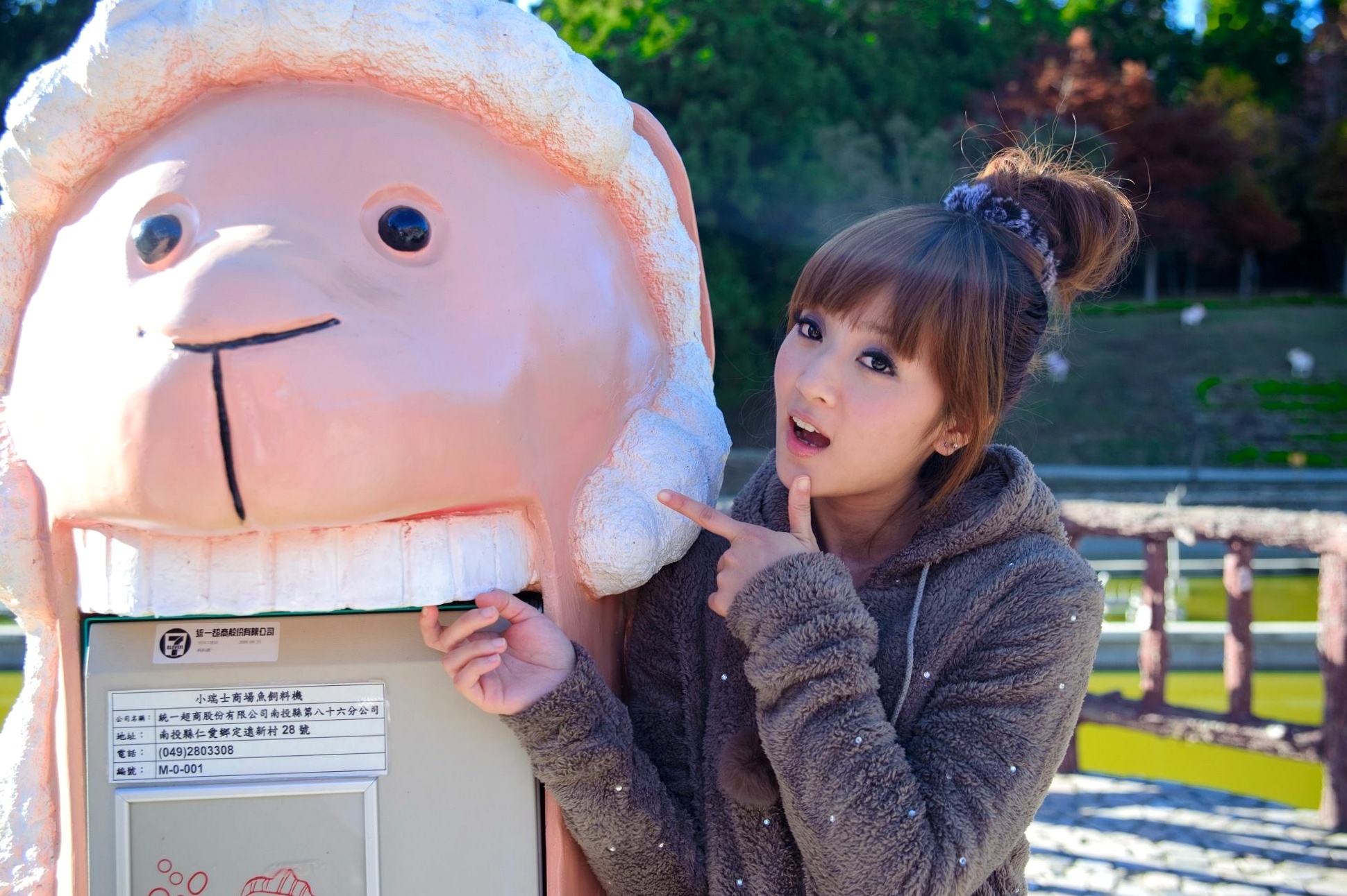 台湾正妹_果子MM/张允霏《果子遊清境》户外清新写真,元气少女自然随性穿搭,甜美笑容治愈系旅拍