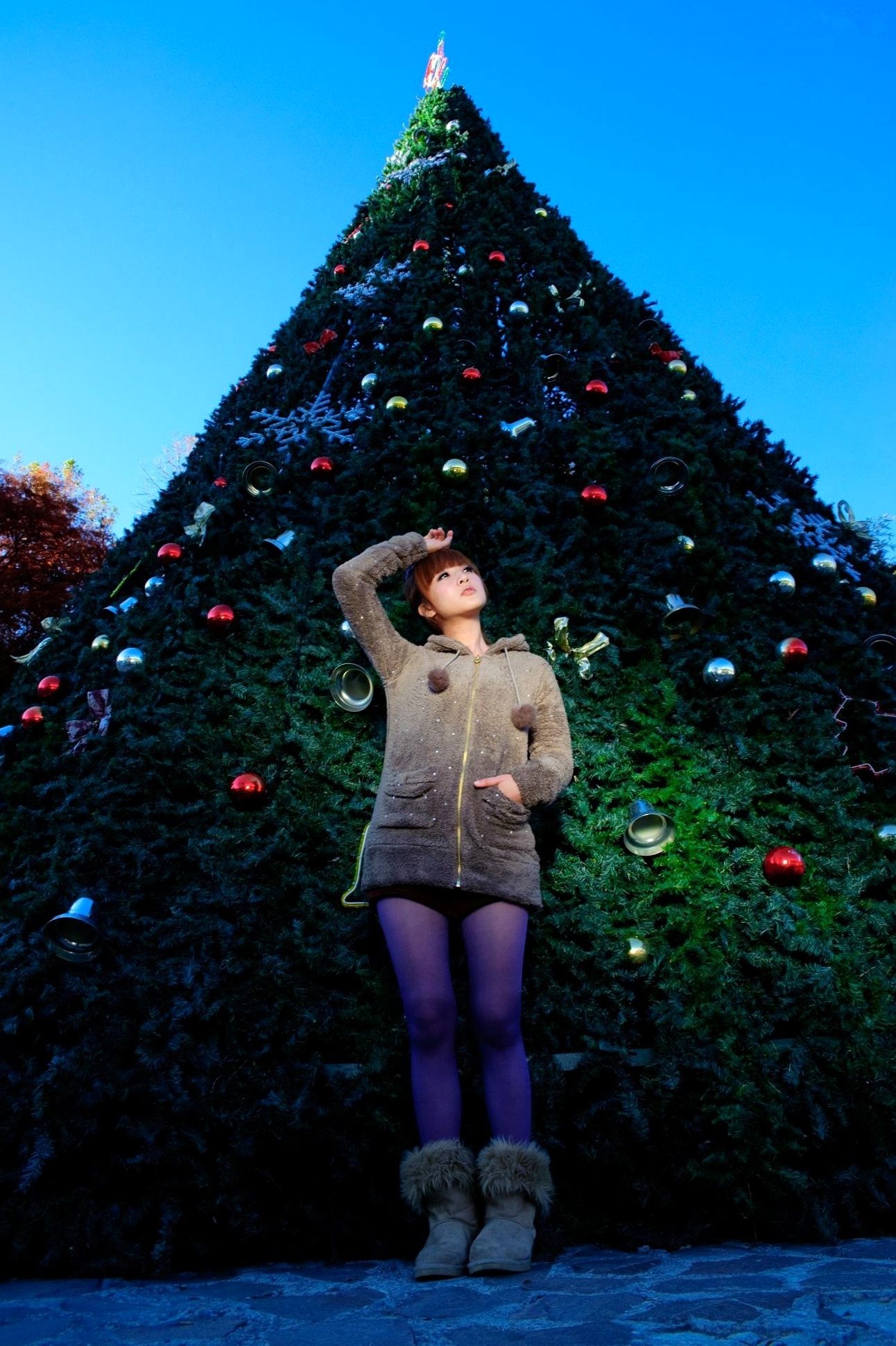 台湾正妹_果子MM/张允霏《果子遊清境》户外清新写真,元气少女自然随性穿搭,甜美笑容治愈系旅拍