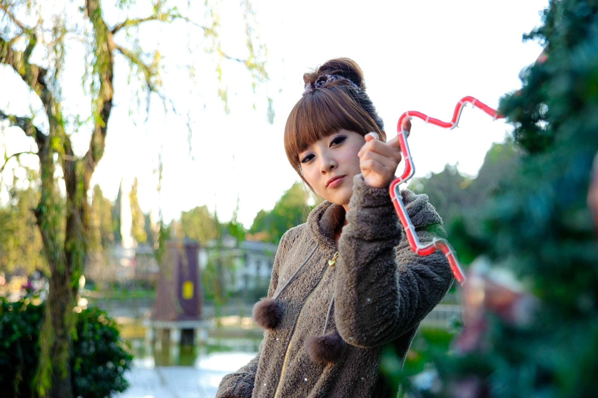 台湾正妹_果子MM/张允霏《果子遊清境》户外清新写真,元气少女自然随性穿搭,甜美笑容治愈系旅拍