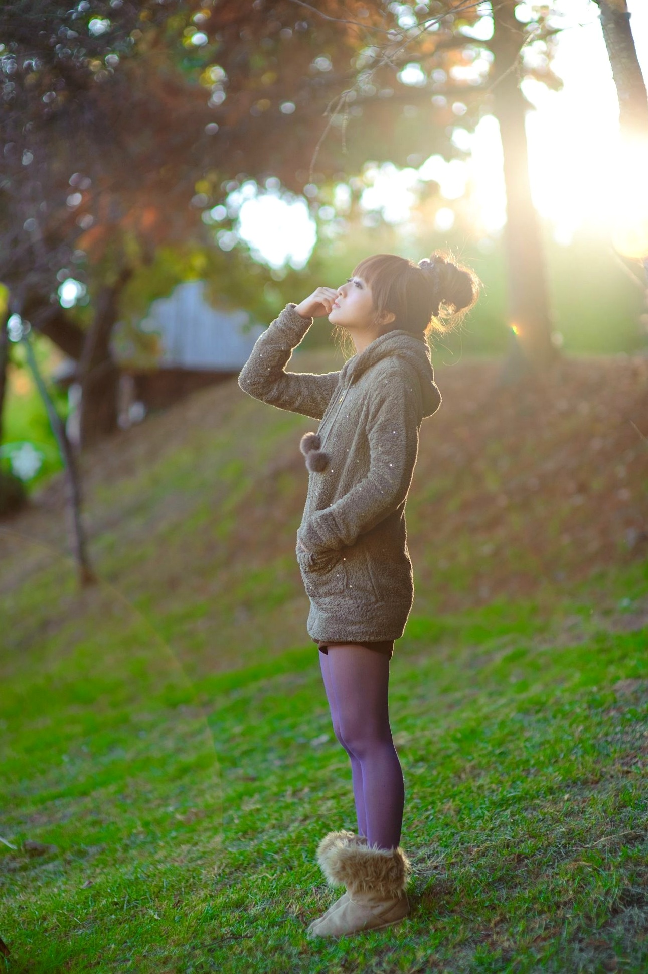 台湾正妹_果子MM/张允霏《果子遊清境》户外清新写真,元气少女自然随性穿搭,甜美笑容治愈系旅拍