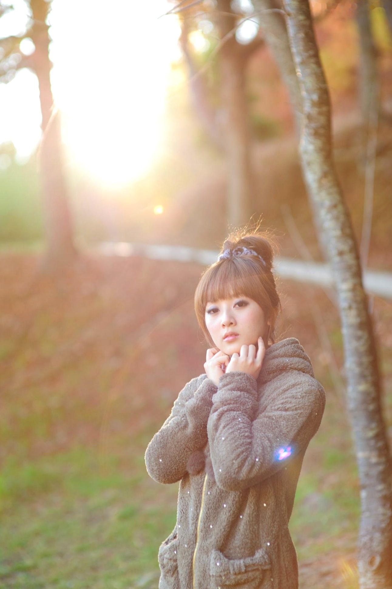 台湾正妹_果子MM/张允霏《果子遊清境》户外清新写真,元气少女自然随性穿搭,甜美笑容治愈系旅拍