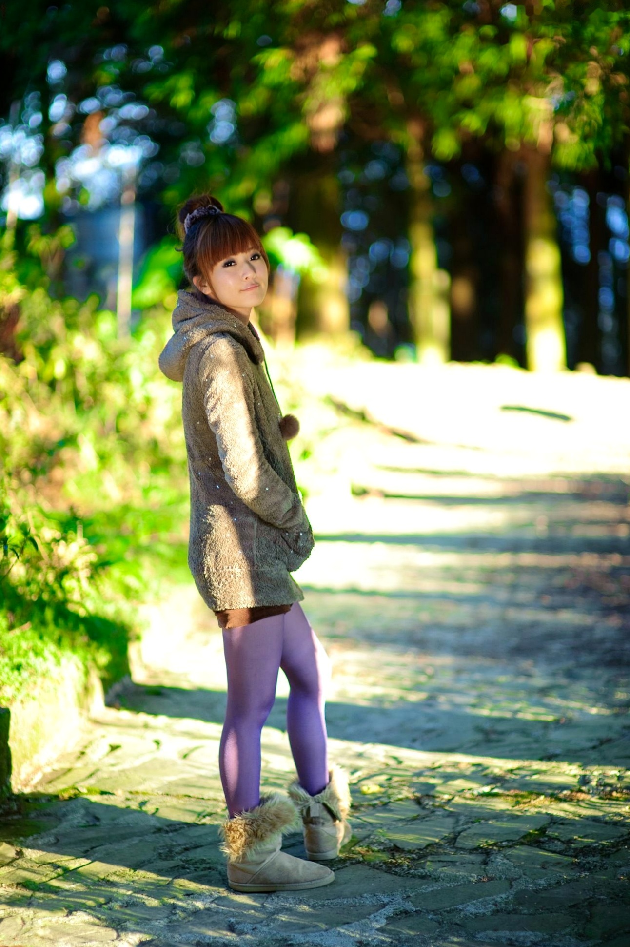 台湾正妹_果子MM/张允霏《果子遊清境》户外清新写真,元气少女自然随性穿搭,甜美笑容治愈系旅拍