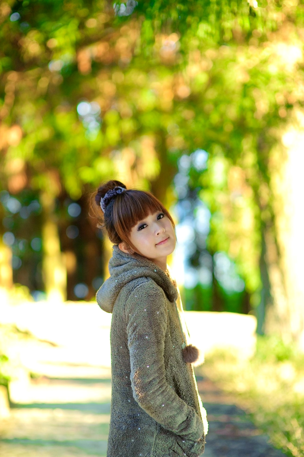 台湾正妹_果子MM/张允霏《果子遊清境》户外清新写真,元气少女自然随性穿搭,甜美笑容治愈系旅拍