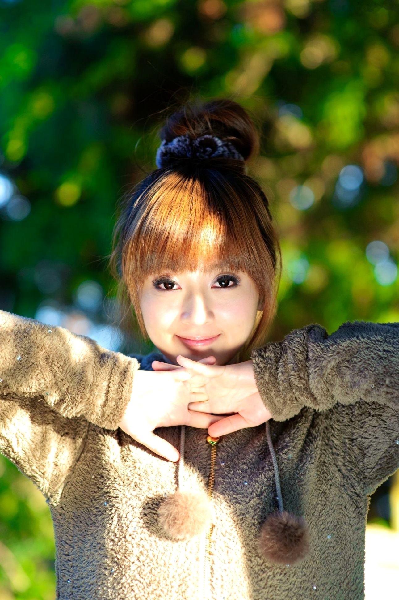 台湾正妹_果子MM/张允霏《果子遊清境》户外清新写真,元气少女自然随性穿搭,甜美笑容治愈系旅拍