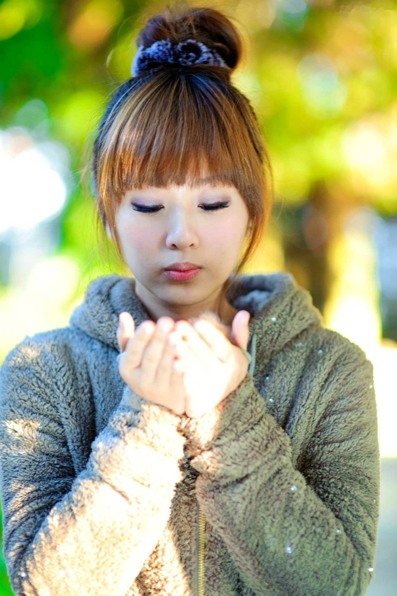 台湾正妹_果子MM/张允霏《果子遊清境》户外清新写真,元气少女自然随性穿搭,甜美笑容治愈系旅拍