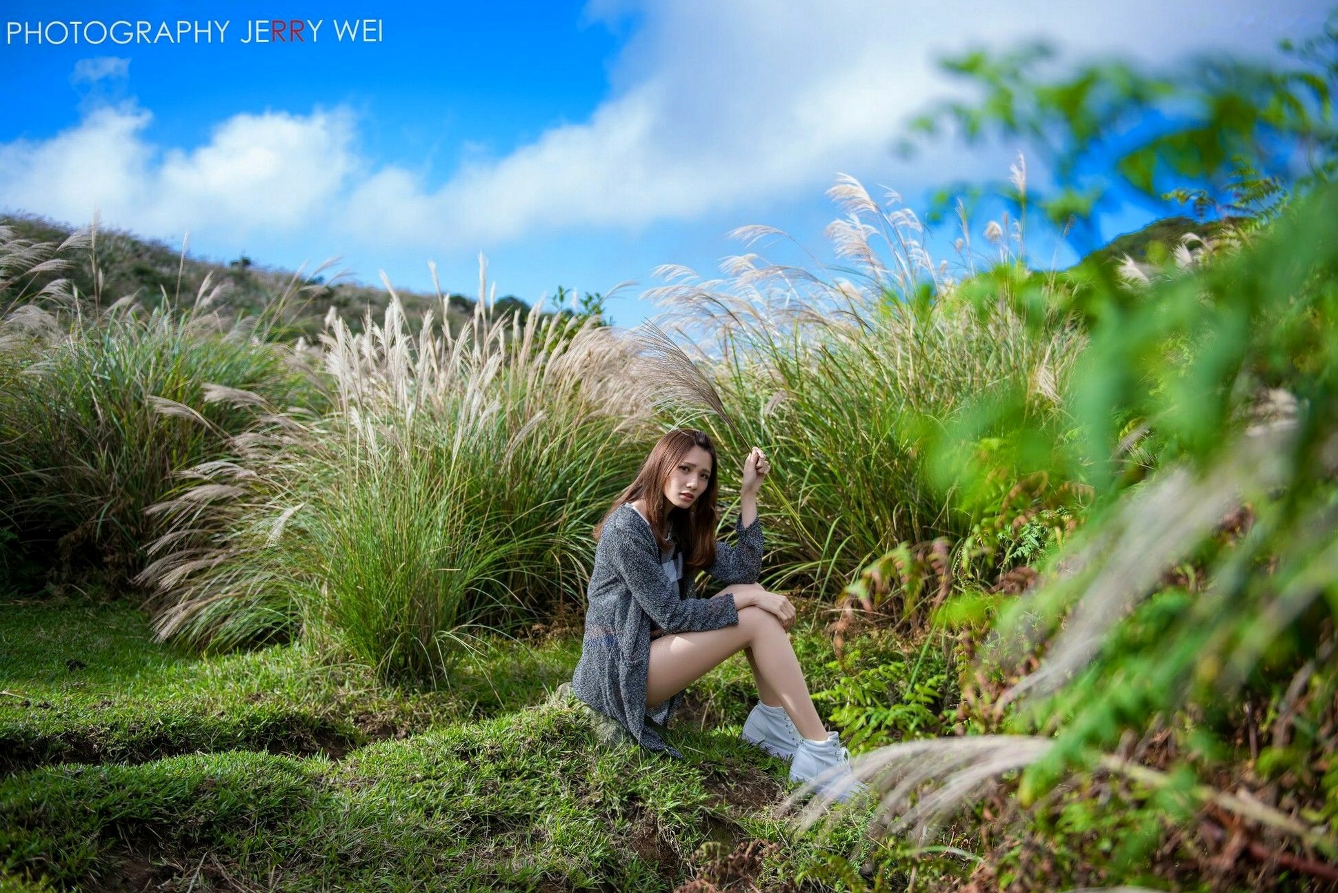 台湾正妹蔡译心Candice清新修长美腿写真集,室内时尚穿搭风格高清作品集