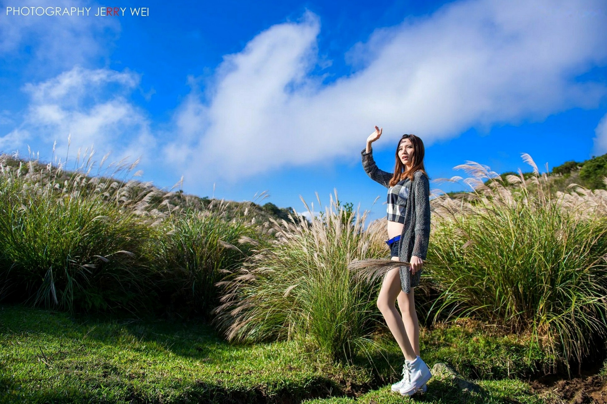 台湾正妹蔡译心Candice清新修长美腿写真集,室内时尚穿搭风格高清作品集