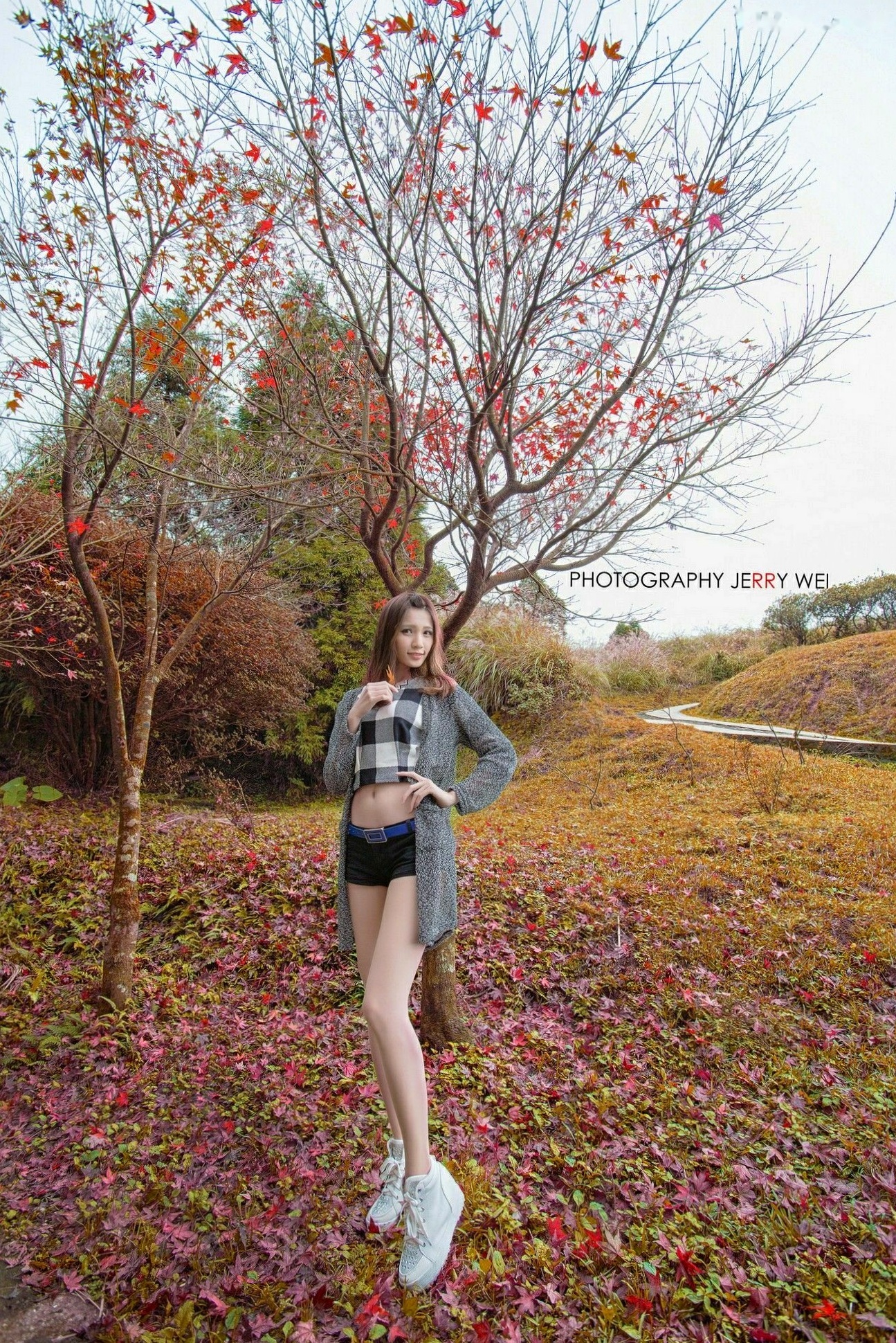 台湾正妹蔡译心Candice清新修长美腿写真集,室内时尚穿搭风格高清作品集