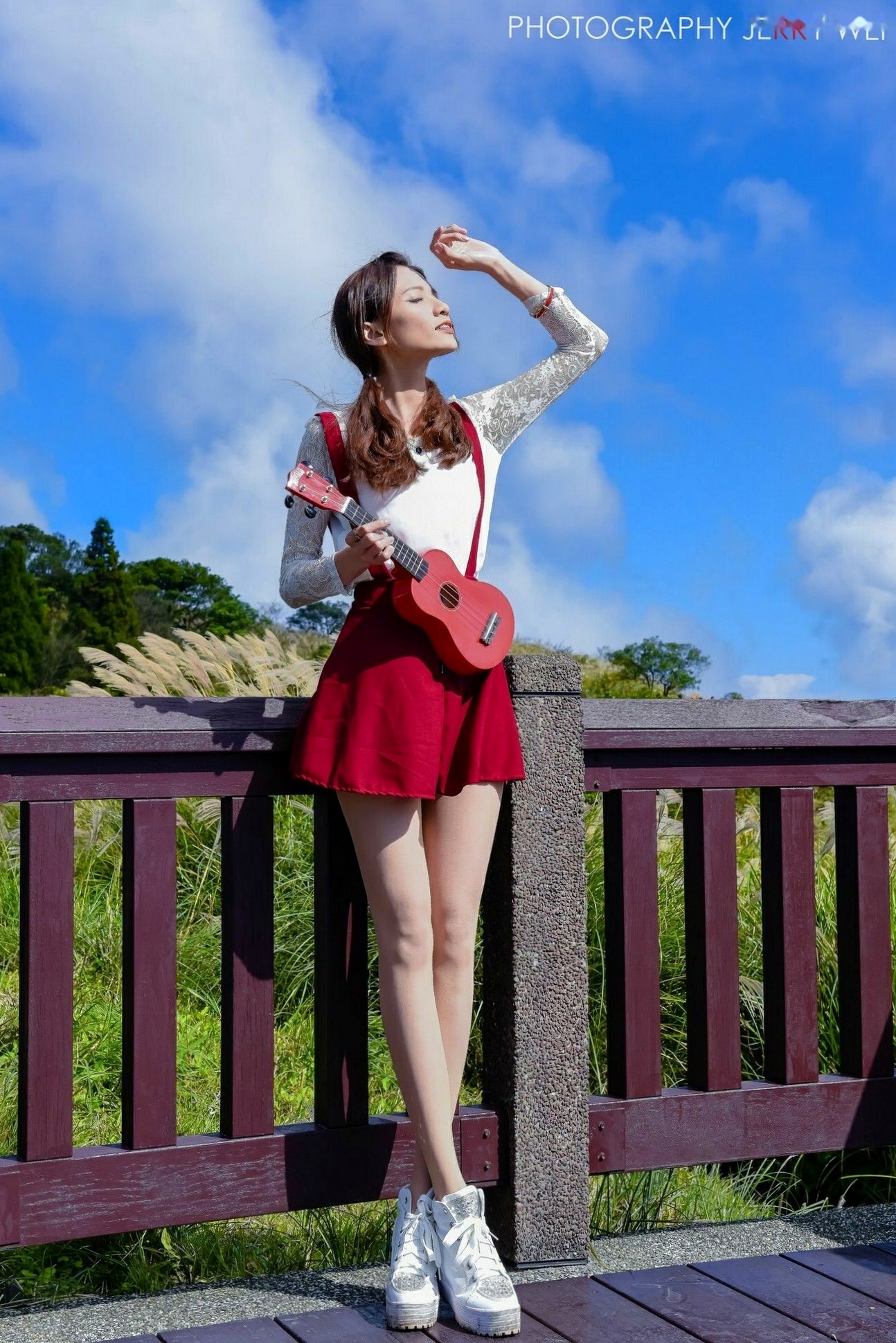 台湾正妹蔡译心Candice清新修长美腿写真集,室内时尚穿搭风格高清作品集