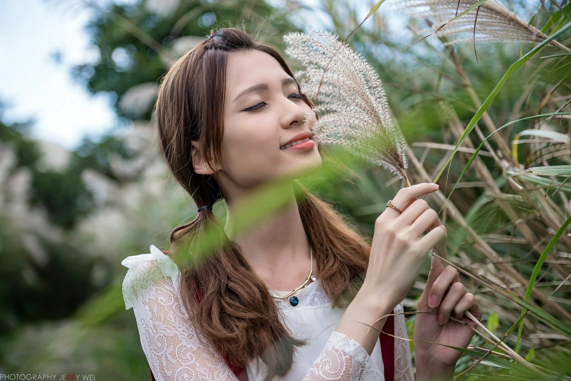 台湾正妹蔡译心Candice清新修长美腿写真集,室内时尚穿搭风格高清作品集