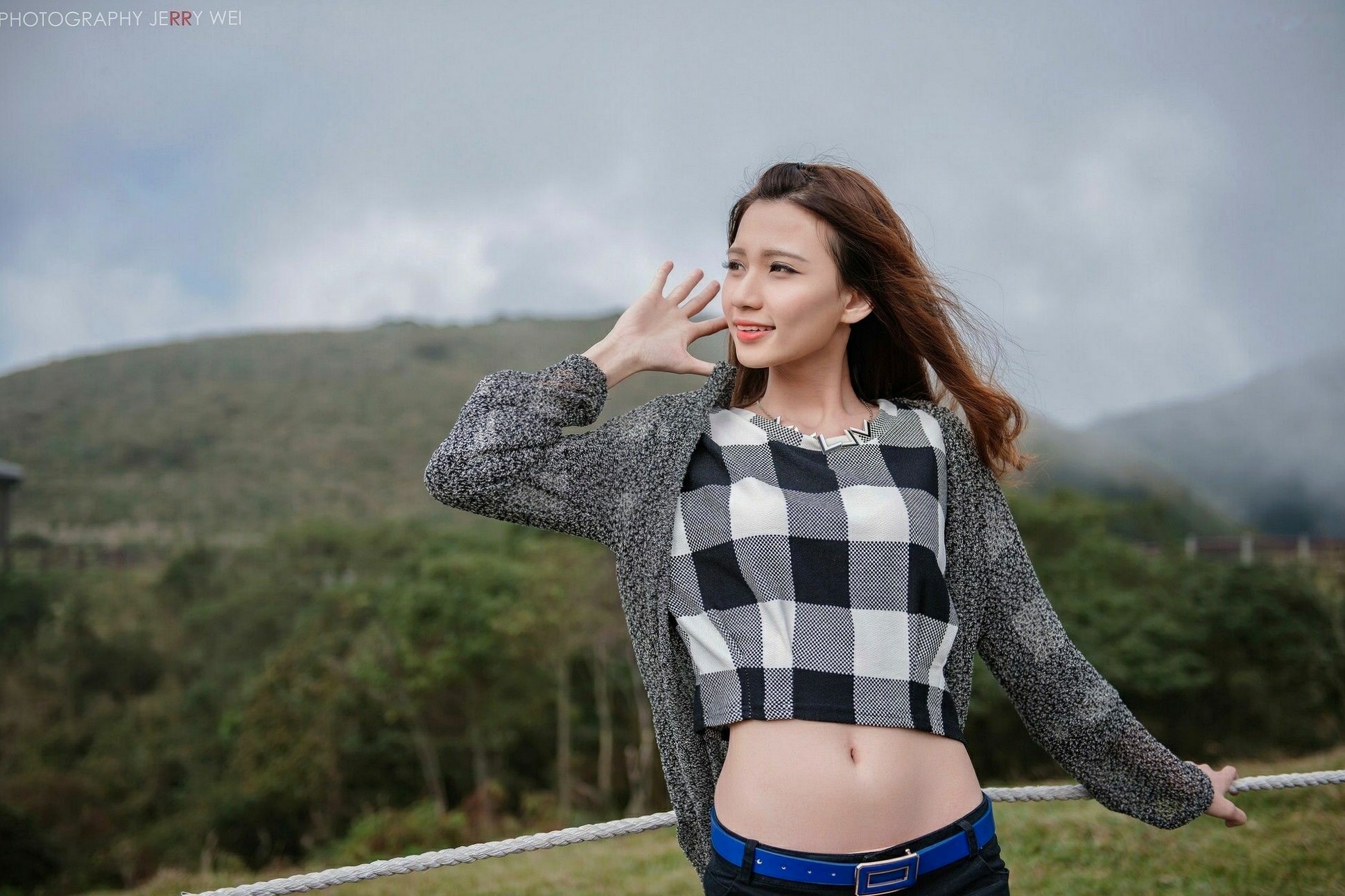 台湾正妹蔡译心Candice清新修长美腿写真集,室内时尚穿搭风格高清作品集