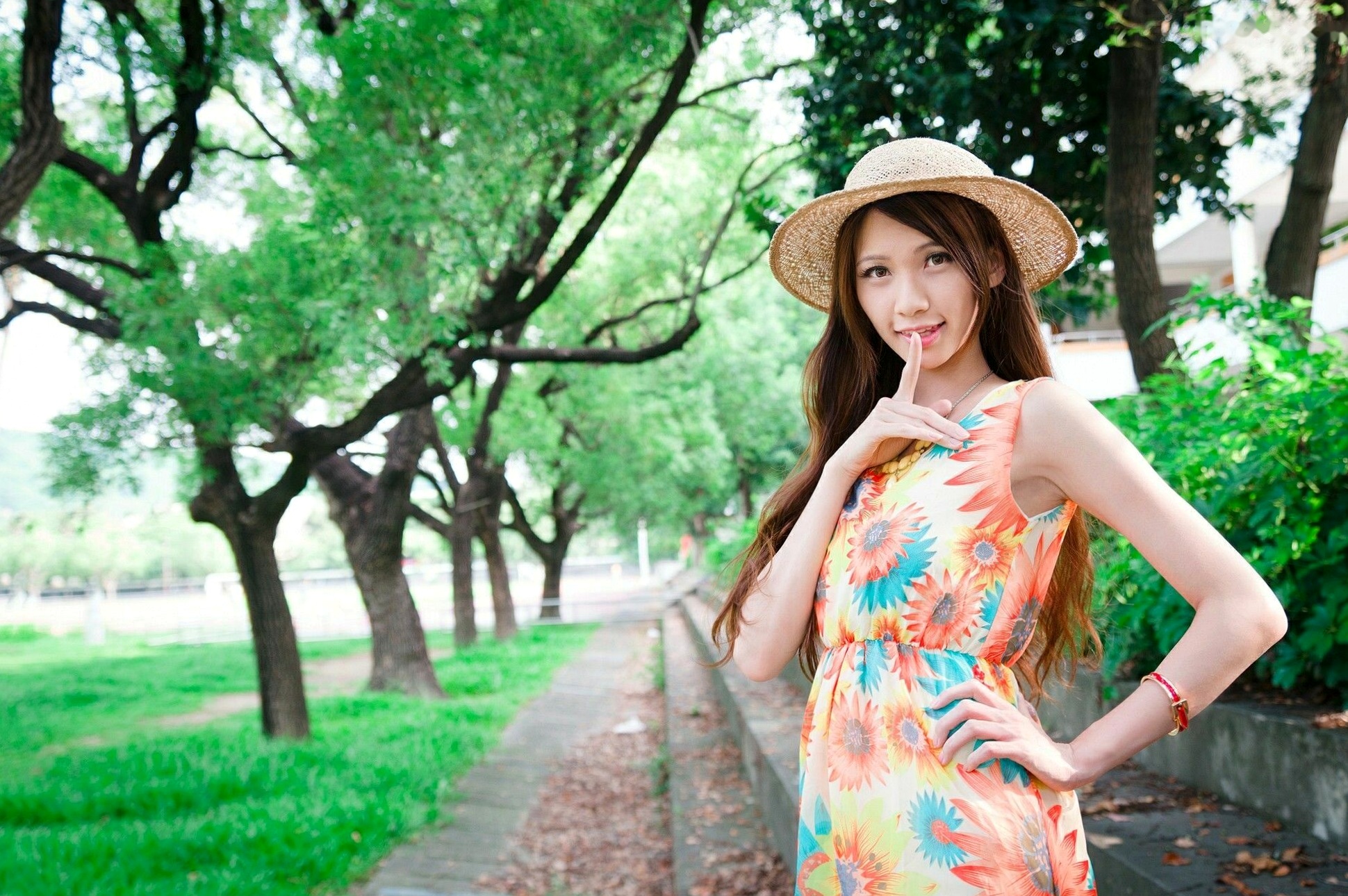 台湾正妹蔡译心Candice清新修长美腿写真集,室内时尚穿搭风格高清作品集