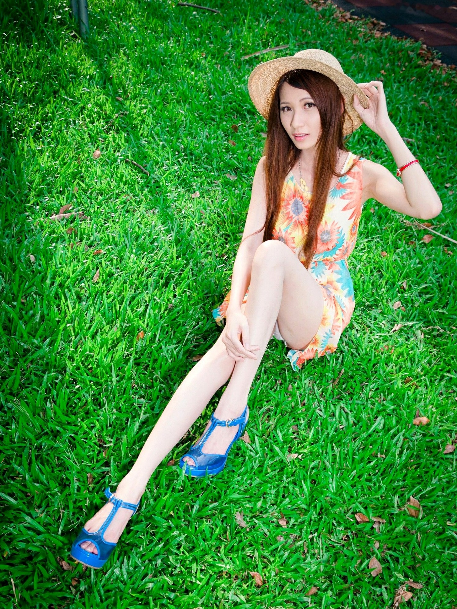 台湾正妹蔡译心Candice清新修长美腿写真集,室内时尚穿搭风格高清作品集