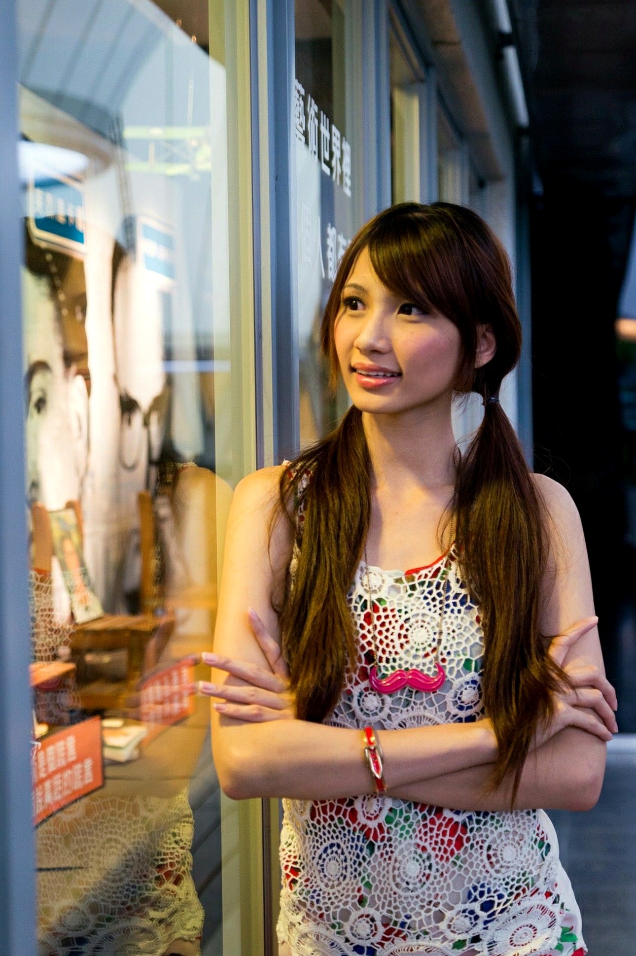 台湾正妹蔡译心Candice清新修长美腿写真集,室内时尚穿搭风格高清作品集