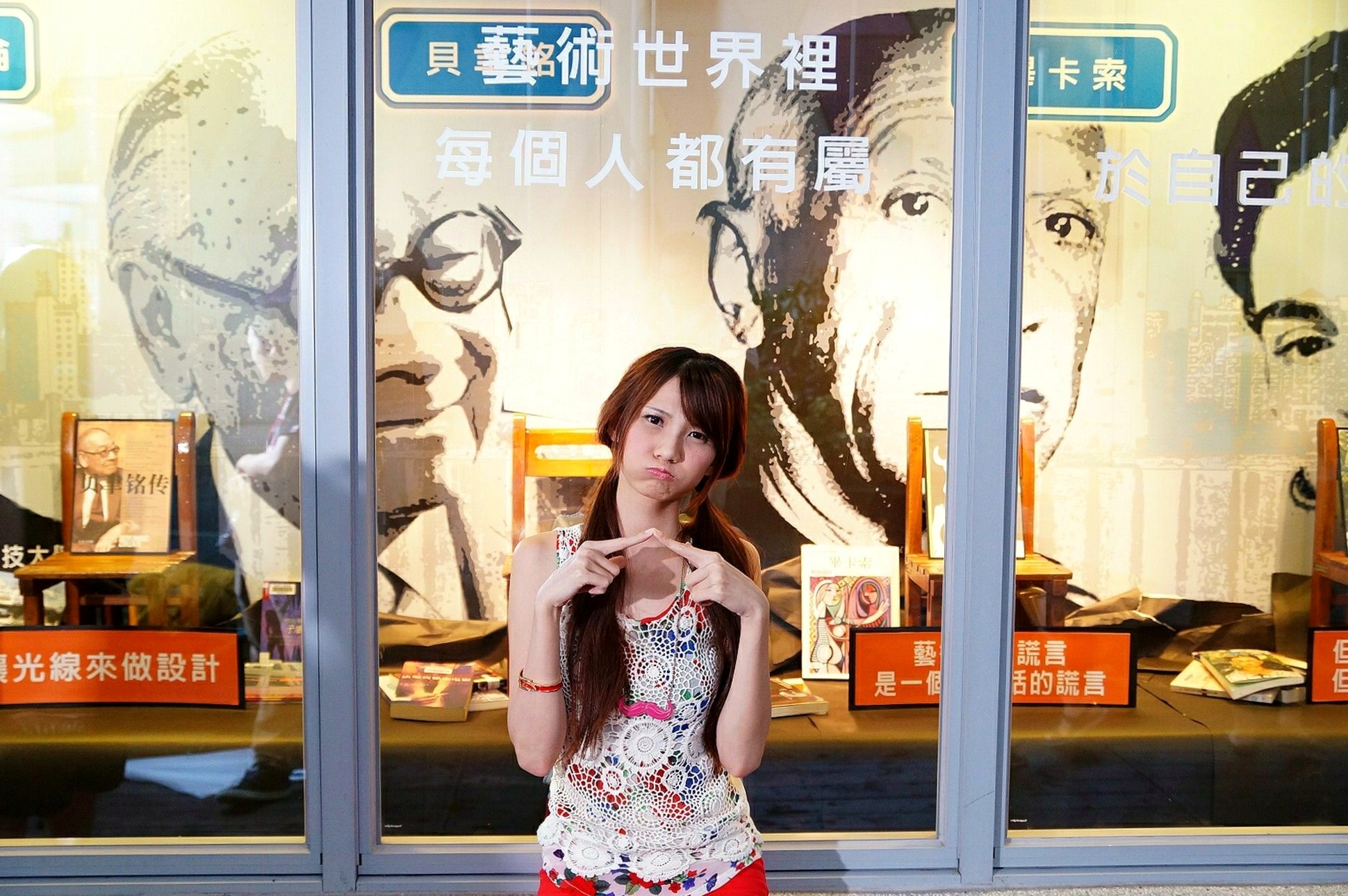 台湾正妹蔡译心Candice清新修长美腿写真集,室内时尚穿搭风格高清作品集