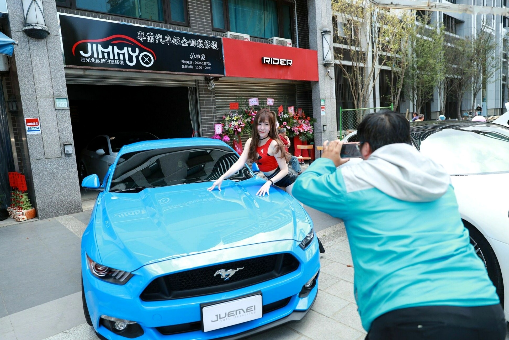 台湾正妹爵镁JUEMEI汽车工艺精选:火辣车模性感助阵,修长美腿演绎赛车女郎诱惑大片