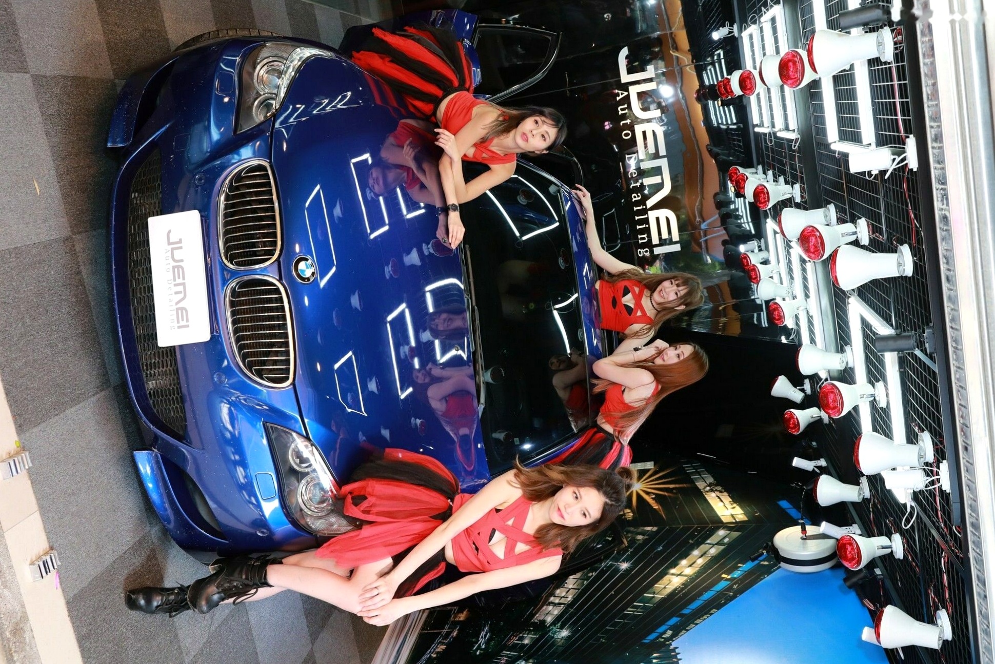 台湾正妹爵镁JUEMEI汽车工艺精选:火辣车模性感助阵,修长美腿演绎赛车女郎诱惑大片