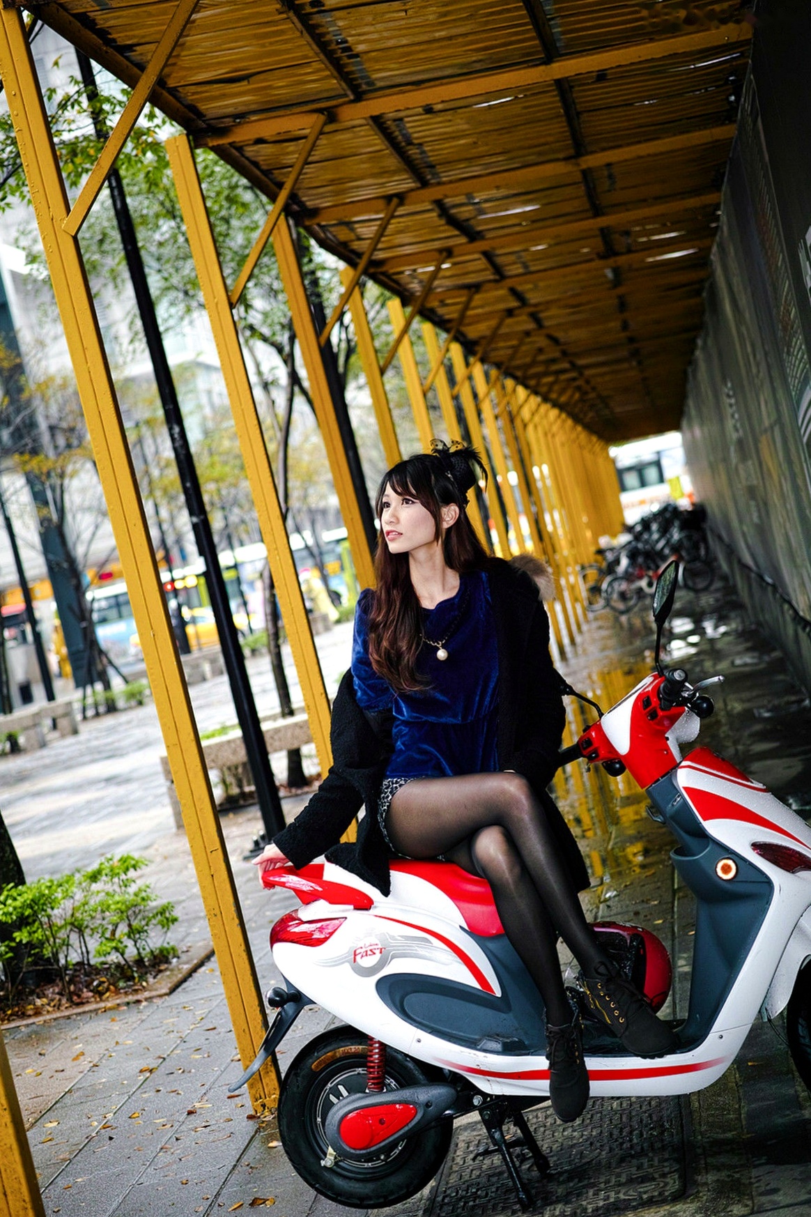 台湾美女蔡译心Candice台北街拍写真集,信义商区与东区时尚穿搭,极致美腿演绎都市清新气质
