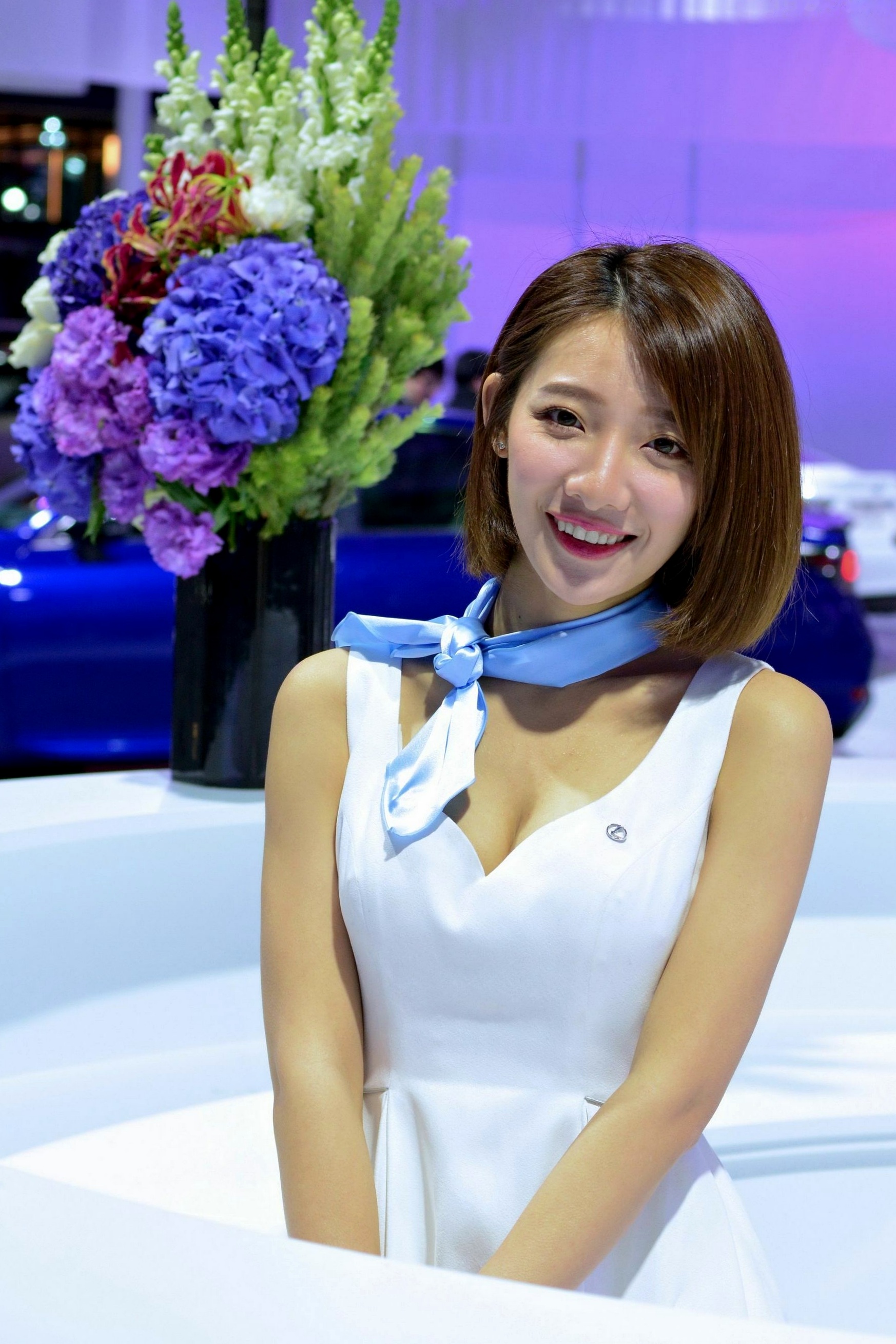 台湾正妹_2018台湾车展模特写真集:香车配美人,精致礼服展现高颜值气质女神