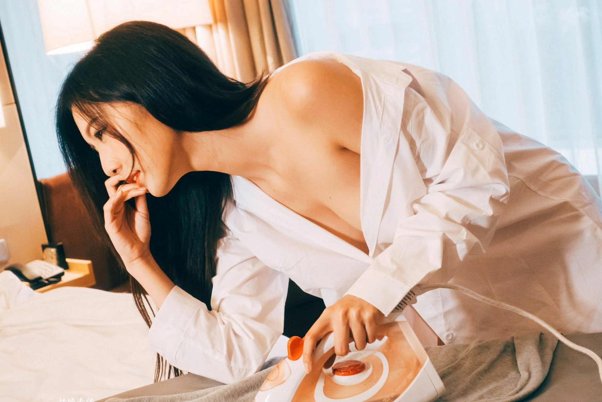 台湾正妹陈郁晴(羽晴Min)卧室私房写真系列,清纯甜美与性感内衣秀诱惑合集