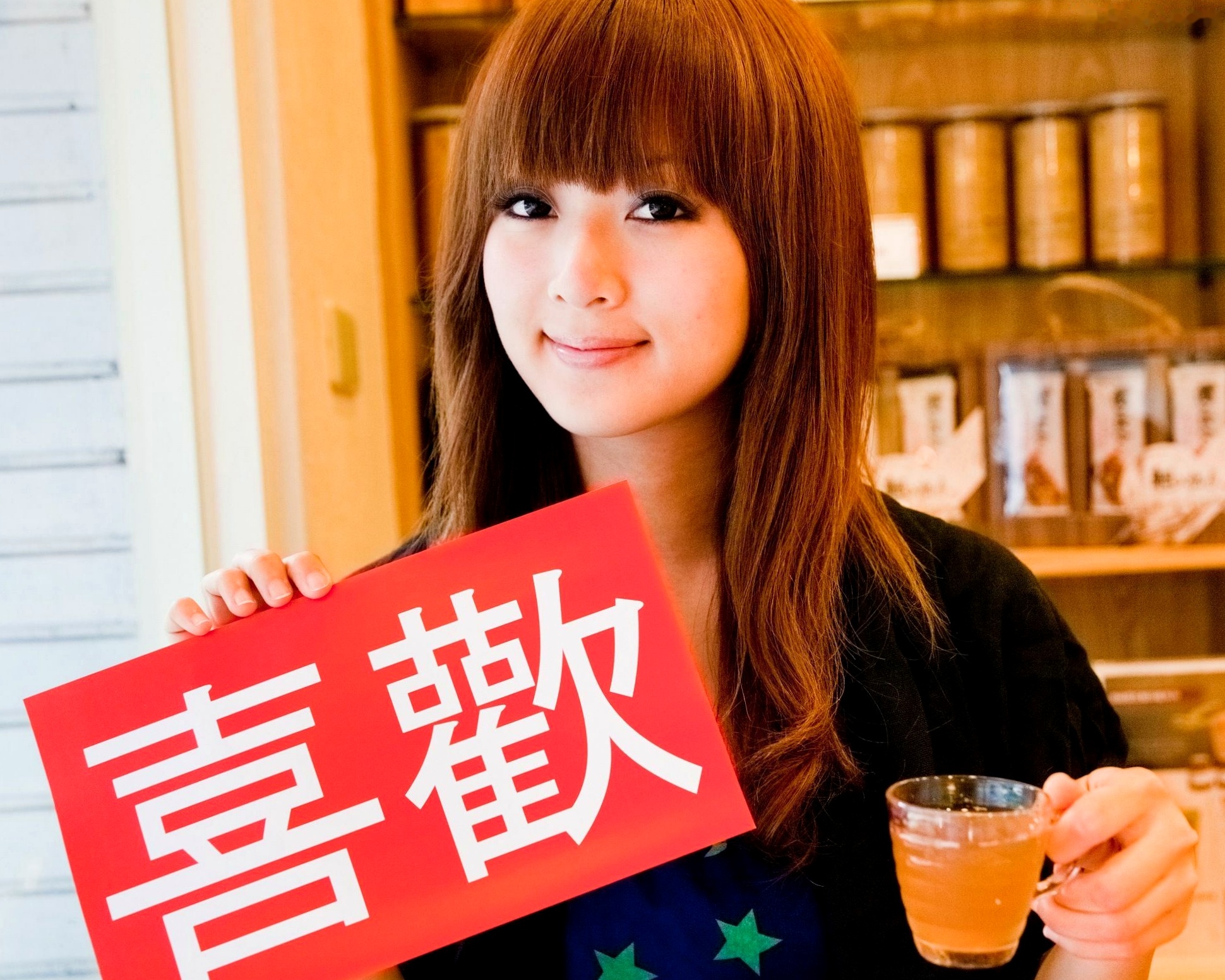 台湾正妹Mikako张允霏果子咖啡馆居家清纯写真,鱼眼镜头下的萌系俏皮时刻
