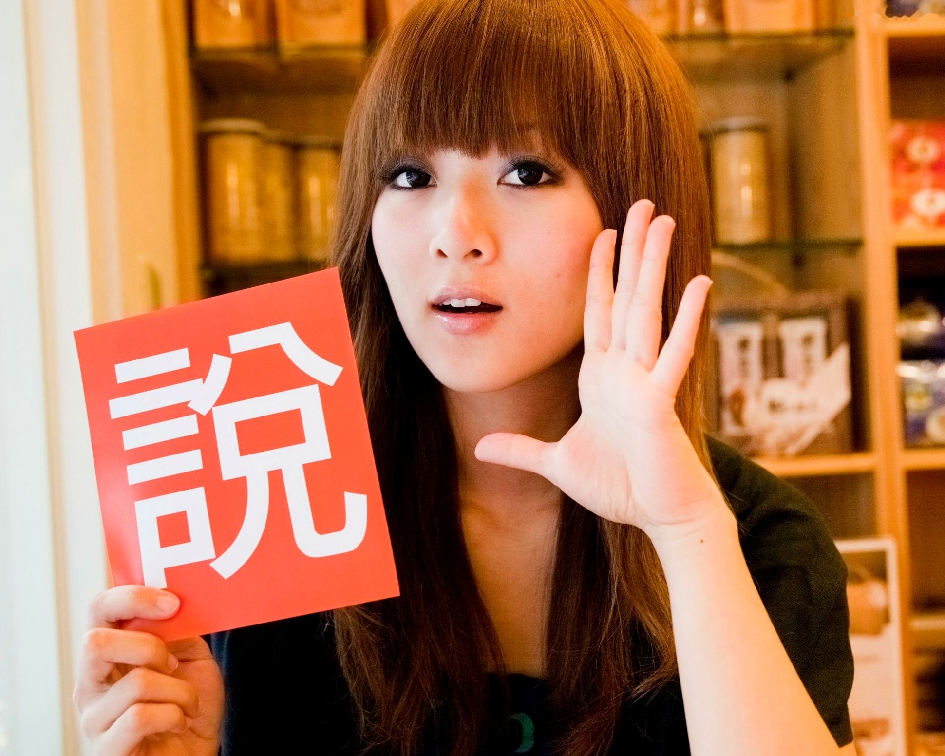 台湾正妹Mikako张允霏果子咖啡馆居家清纯写真,鱼眼镜头下的萌系俏皮时刻