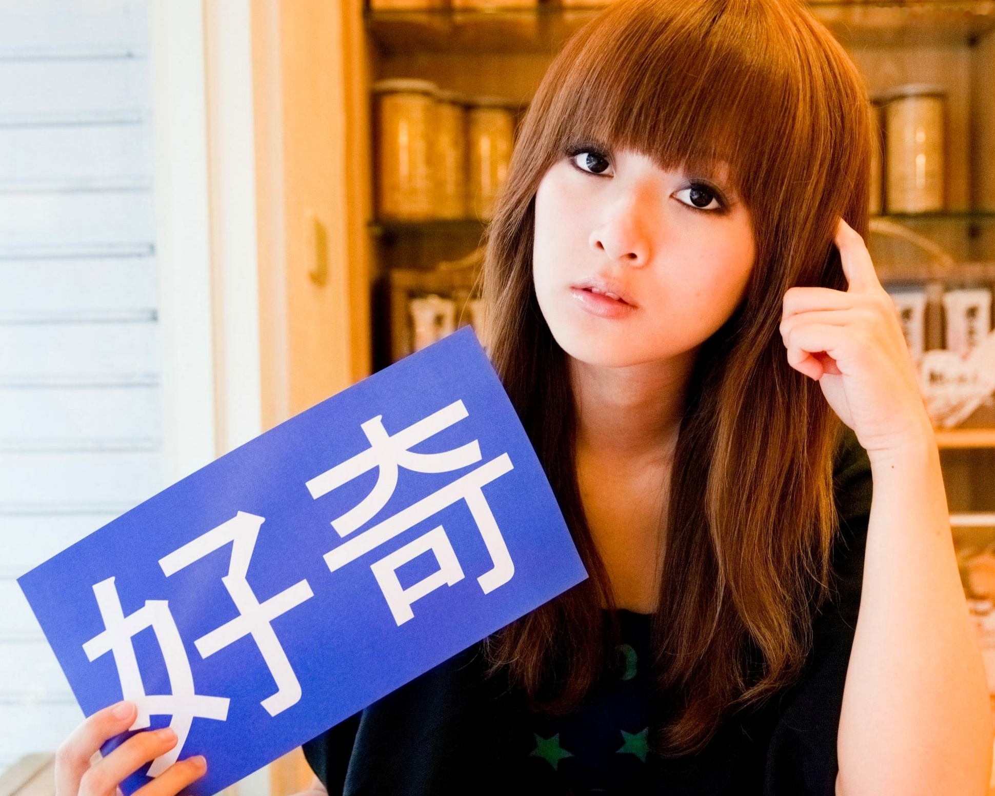 台湾正妹Mikako张允霏果子咖啡馆居家清纯写真,鱼眼镜头下的萌系俏皮时刻