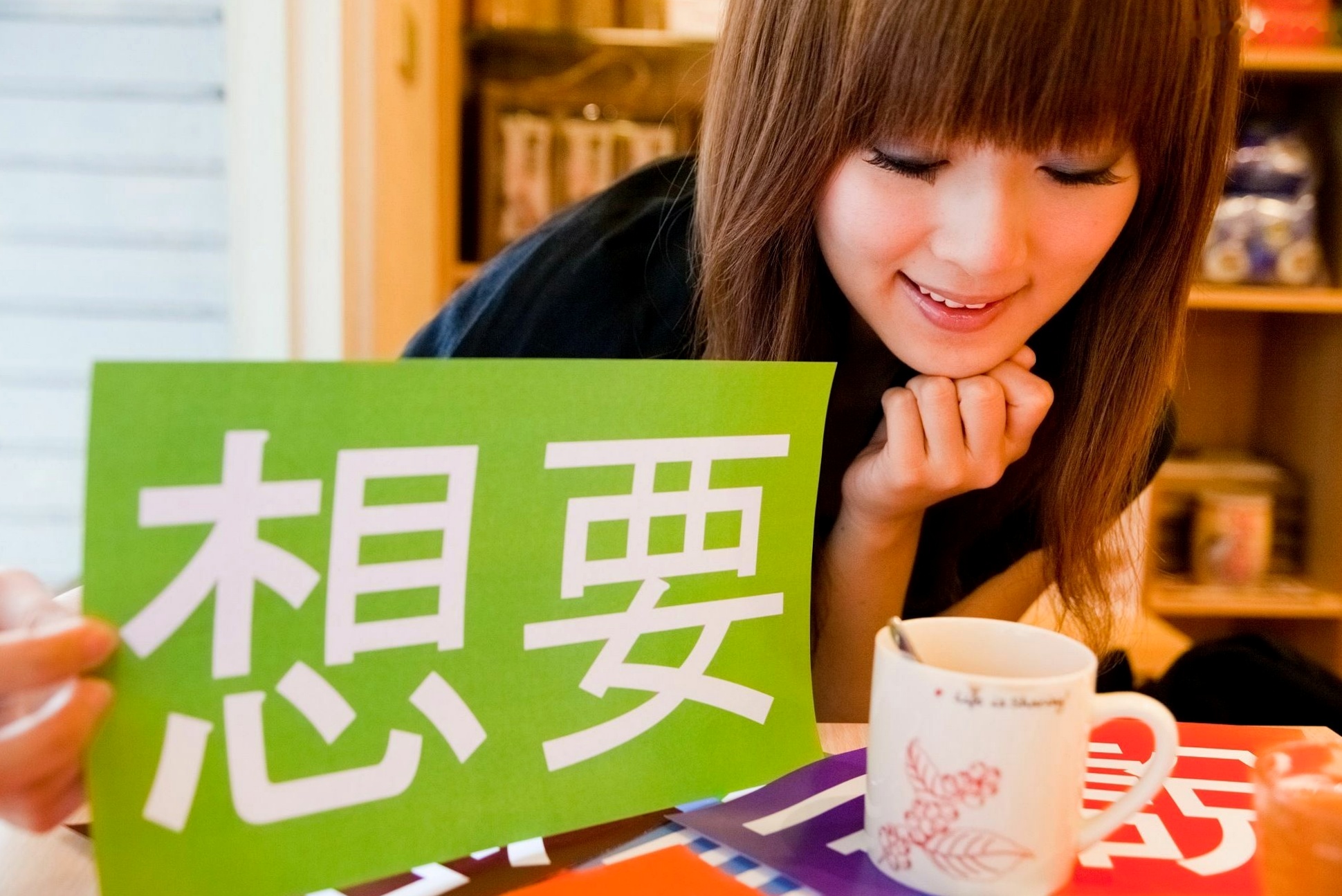 台湾正妹Mikako张允霏果子咖啡馆居家清纯写真,鱼眼镜头下的萌系俏皮时刻