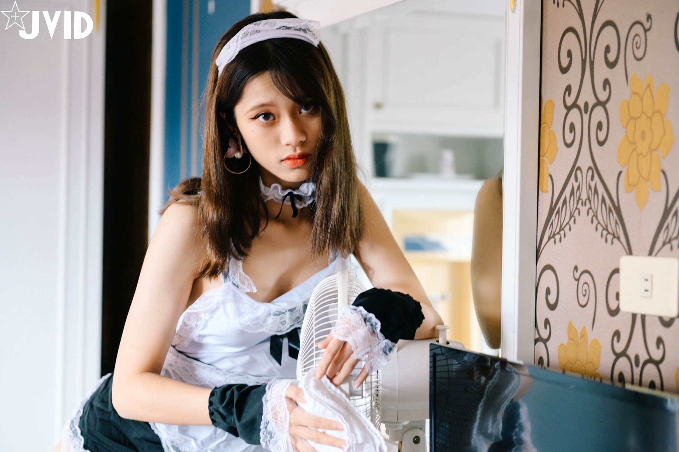韩芳语JVID私房照:娇小女仆角色扮演,大尺度性感家居风格,尽显极致诱人曲线