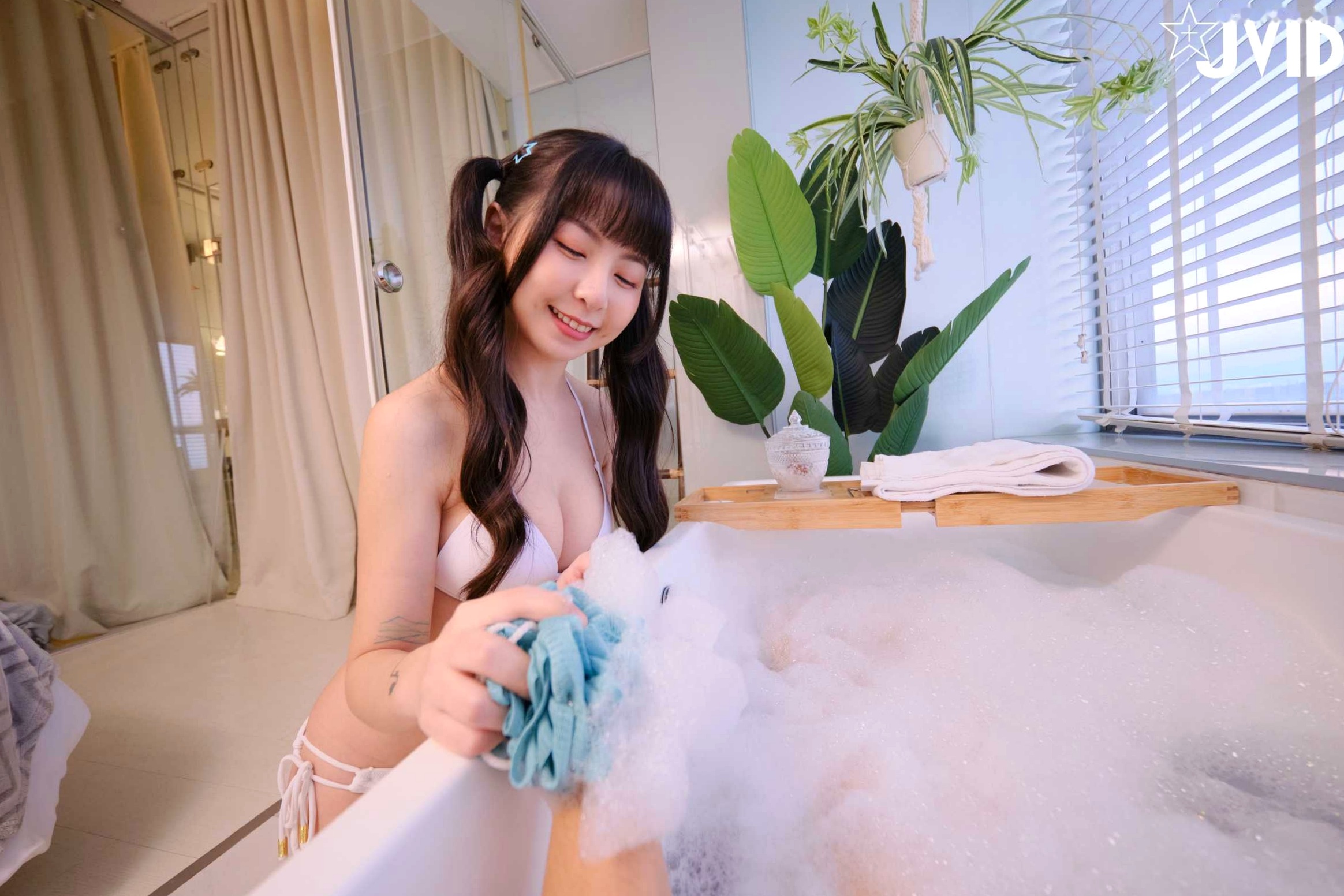JVID-Tiny-童颜巨乳泰国浴服务动态实录