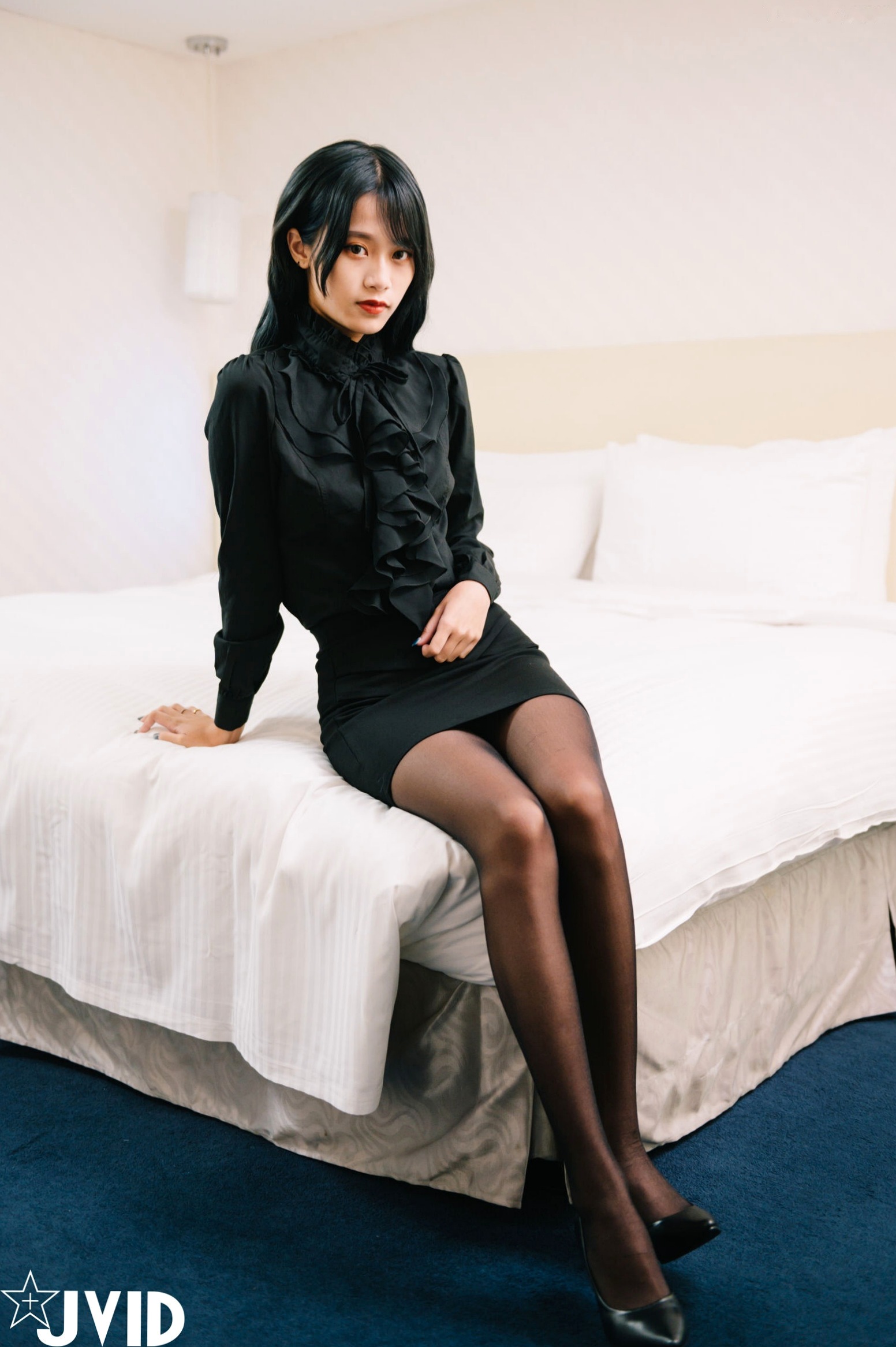 JVID韩芳语-下班后的情色指导:OL职场制服诱惑,极致黑丝私房写真