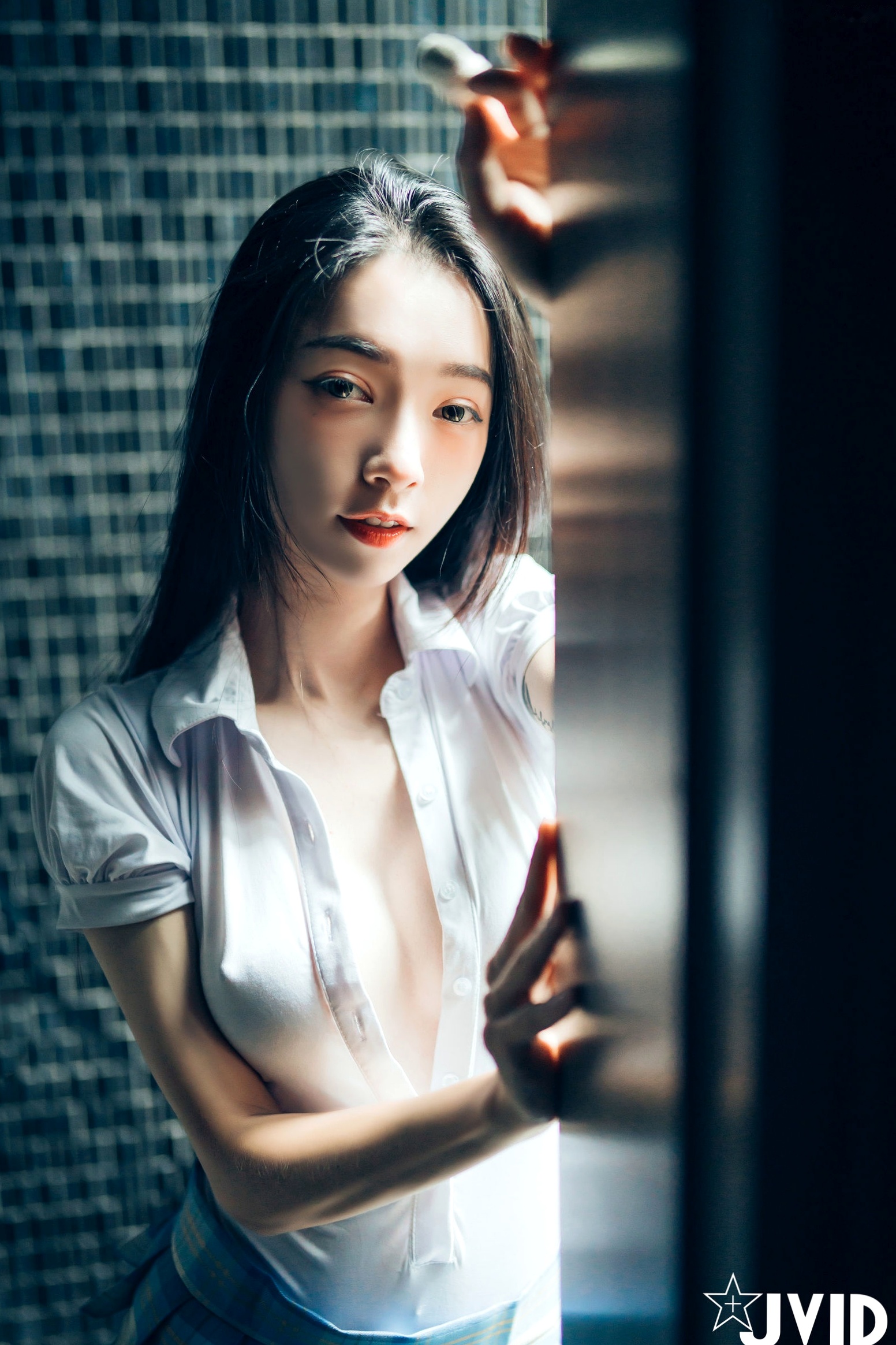 JVID百变女神飘飘:学生制服、丝滑睡衣写真与纹身野性美图集 (2021.08.18)