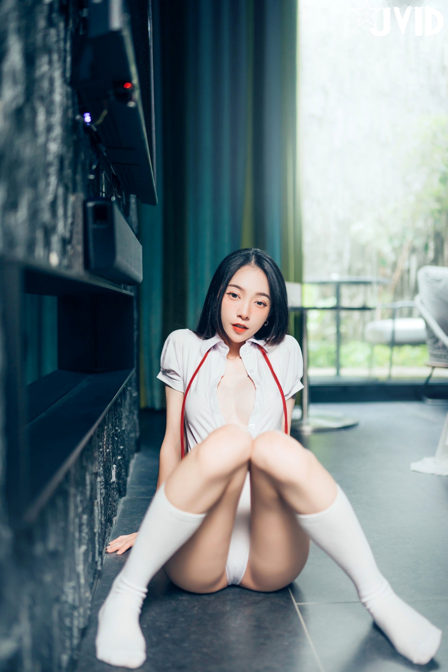JVID百变女神飘飘:学生制服、丝滑睡衣写真与纹身野性美图集 (2021.08.18)