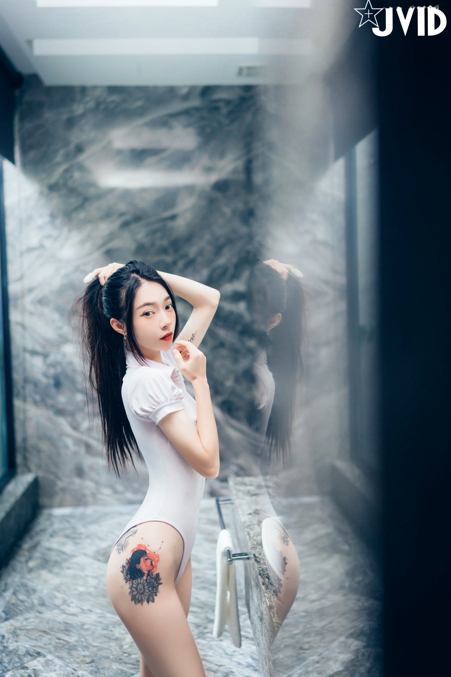 JVID百变女神飘飘:学生制服、丝滑睡衣写真与纹身野性美图集 (2021.08.18)