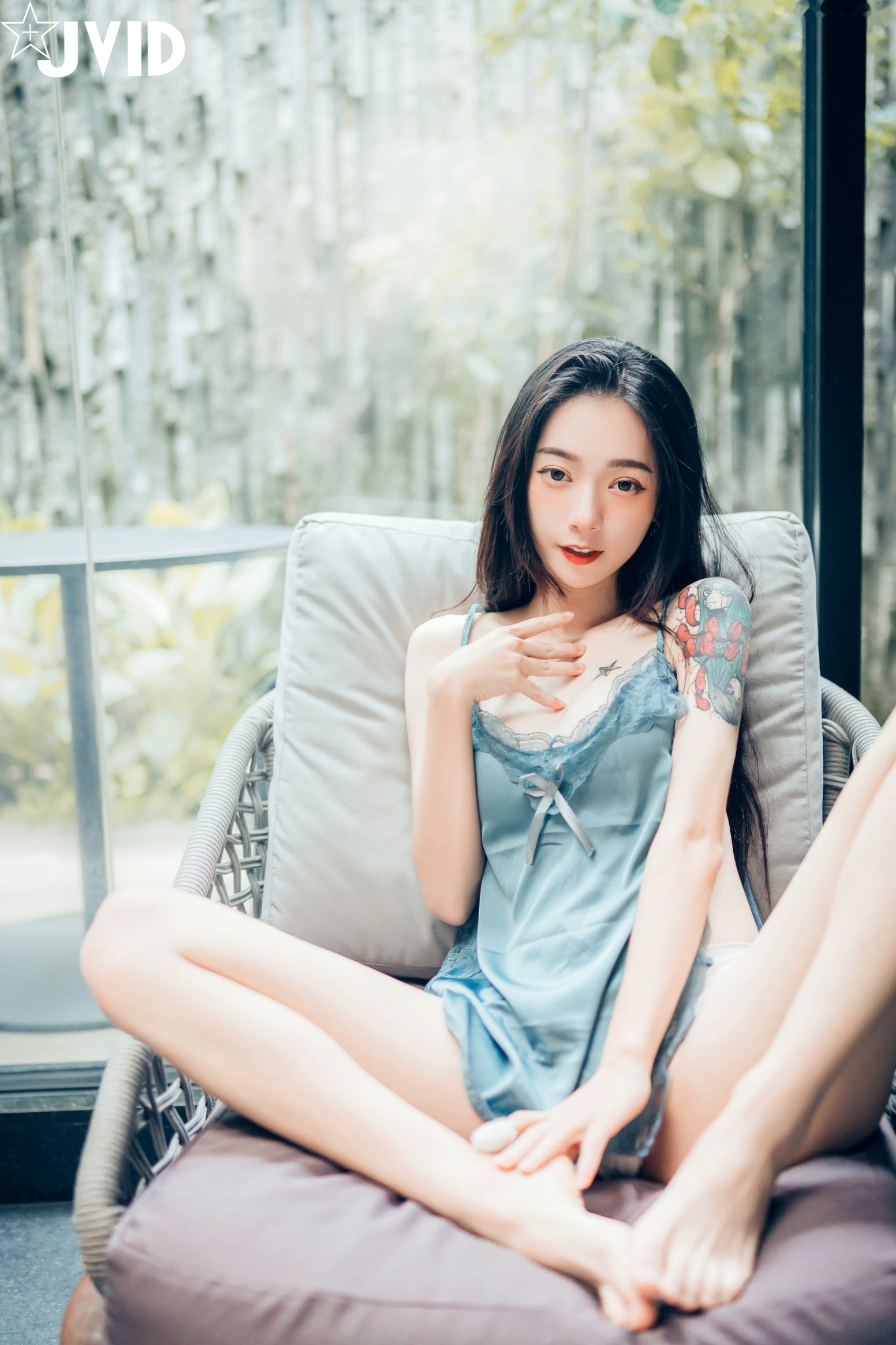 JVID百变女神飘飘:学生制服、丝滑睡衣写真与纹身野性美图集 (2021.08.18)