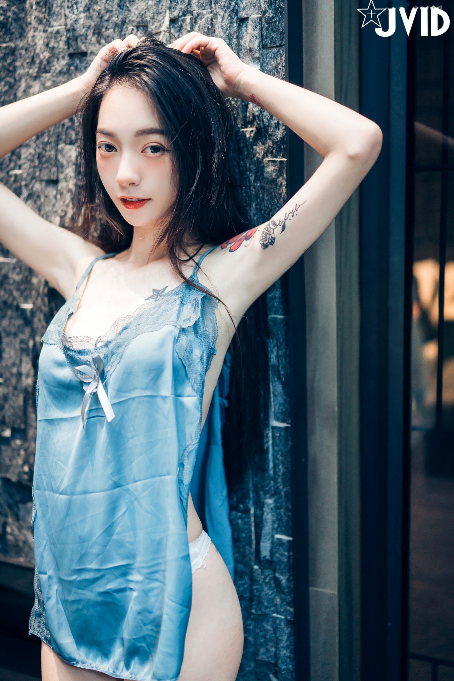 JVID百变女神飘飘:学生制服、丝滑睡衣写真与纹身野性美图集 (2021.08.18)