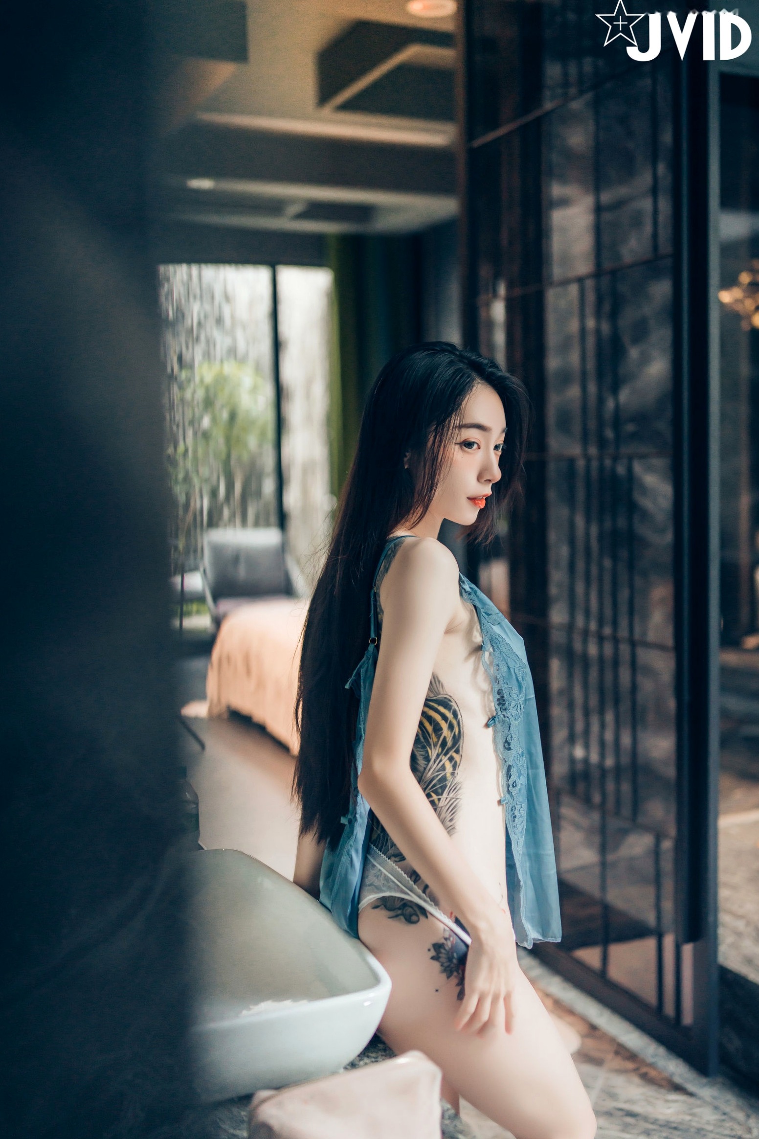 JVID百变女神飘飘:学生制服、丝滑睡衣写真与纹身野性美图集 (2021.08.18)