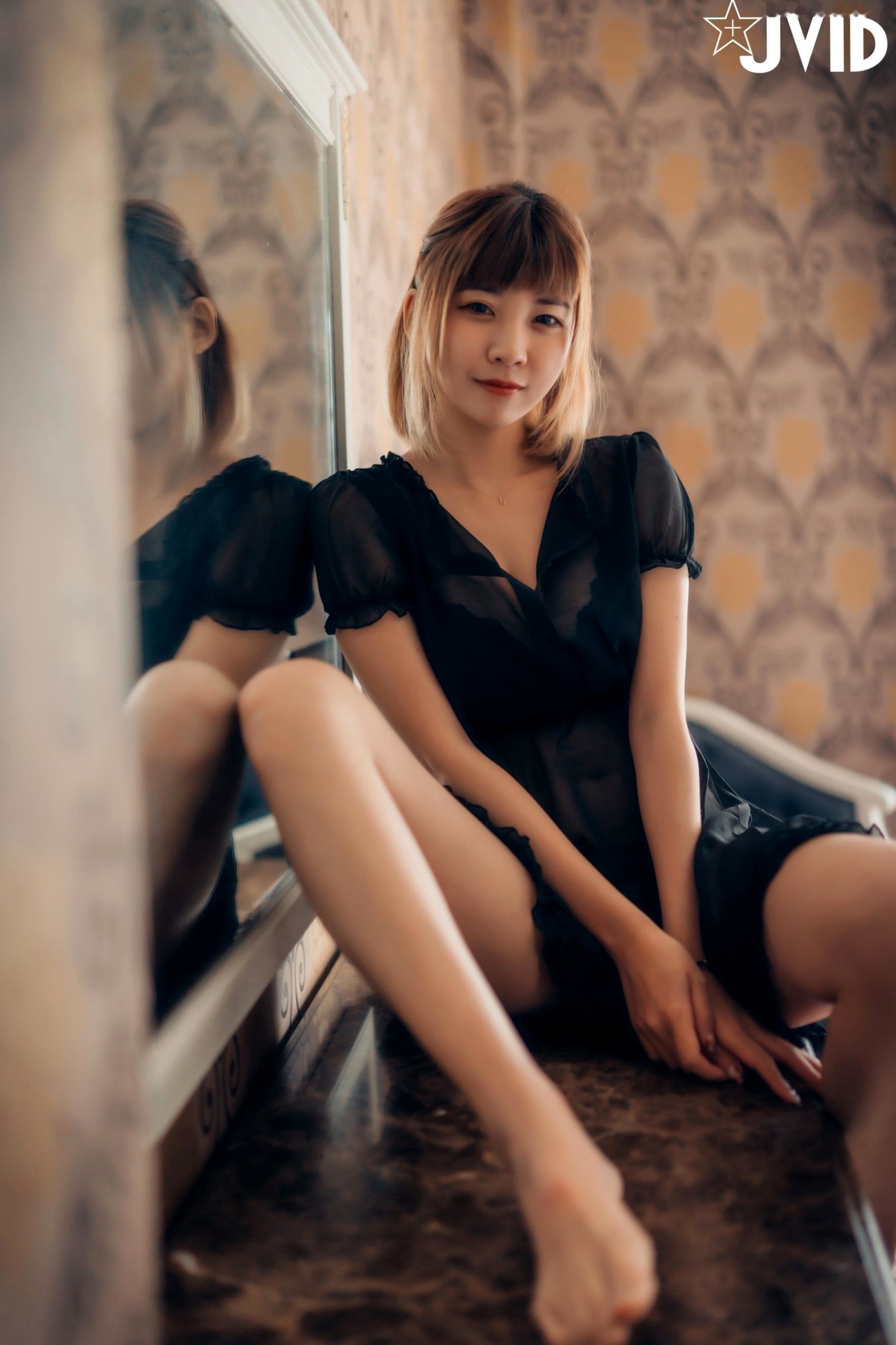 JVID女神果宝宝:卧室私房唯美诱惑写真,极致身材呈现清纯女友爱意,尽显迷人魅力