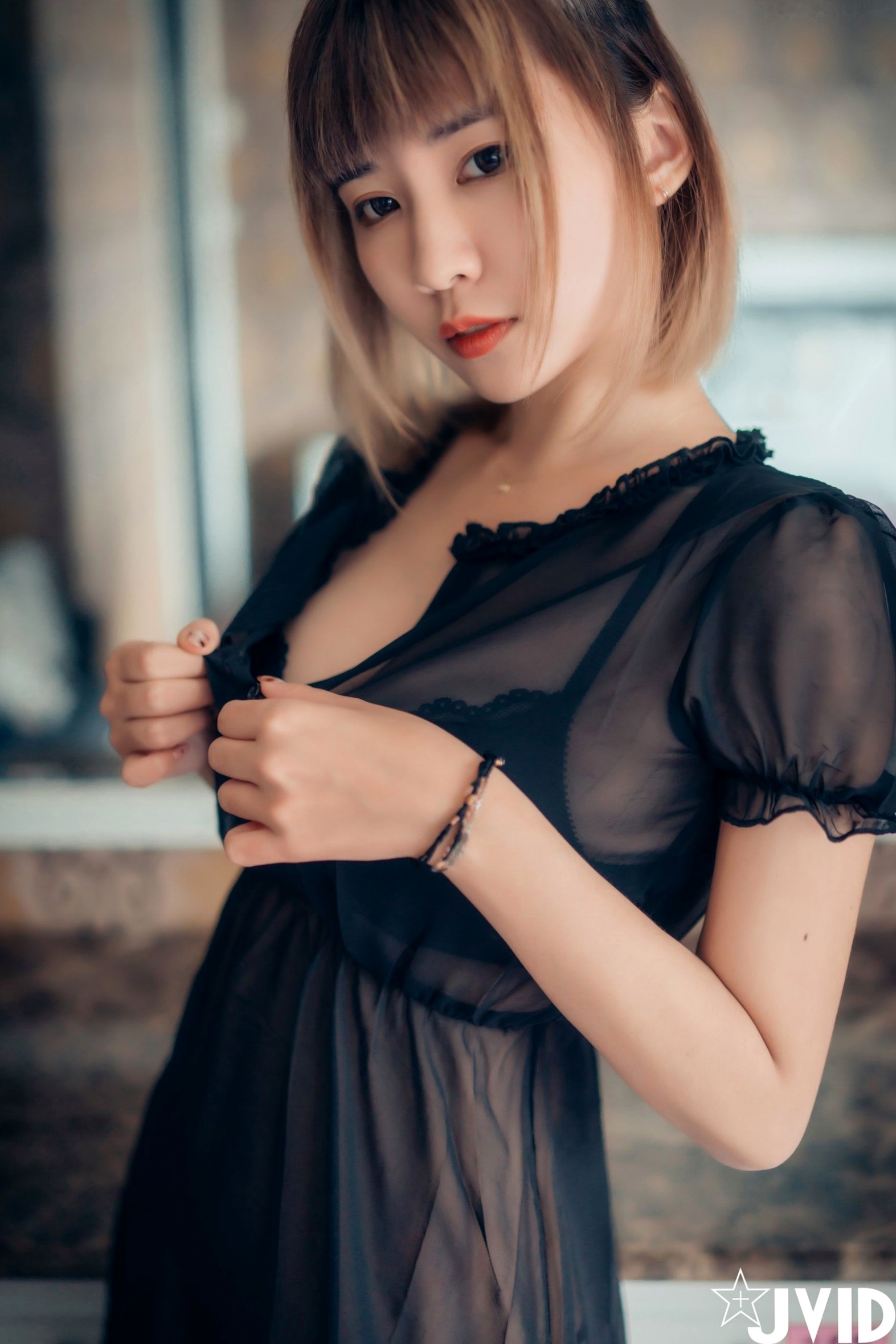 JVID女神果宝宝:卧室私房唯美诱惑写真,极致身材呈现清纯女友爱意,尽显迷人魅力