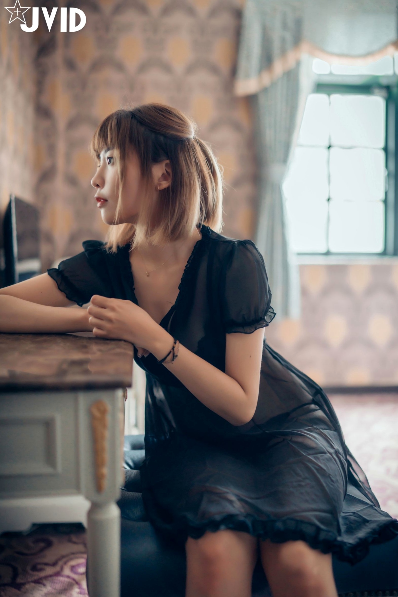 JVID女神果宝宝:卧室私房唯美诱惑写真,极致身材呈现清纯女友爱意,尽显迷人魅力