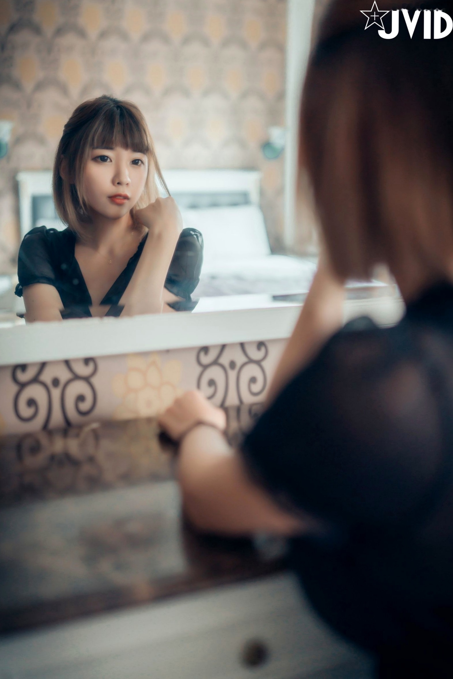 JVID女神果宝宝:卧室私房唯美诱惑写真,极致身材呈现清纯女友爱意,尽显迷人魅力