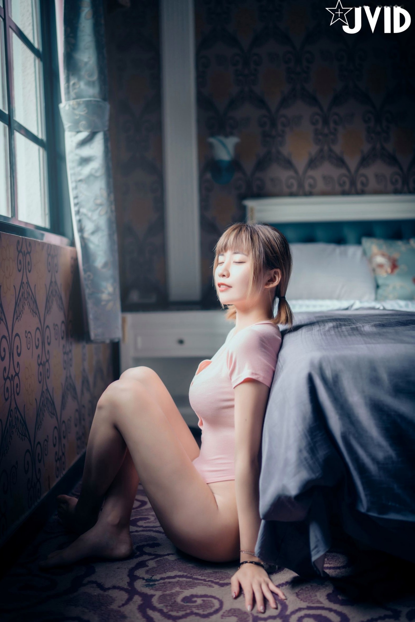 JVID女神果宝宝:卧室私房唯美诱惑写真,极致身材呈现清纯女友爱意,尽显迷人魅力