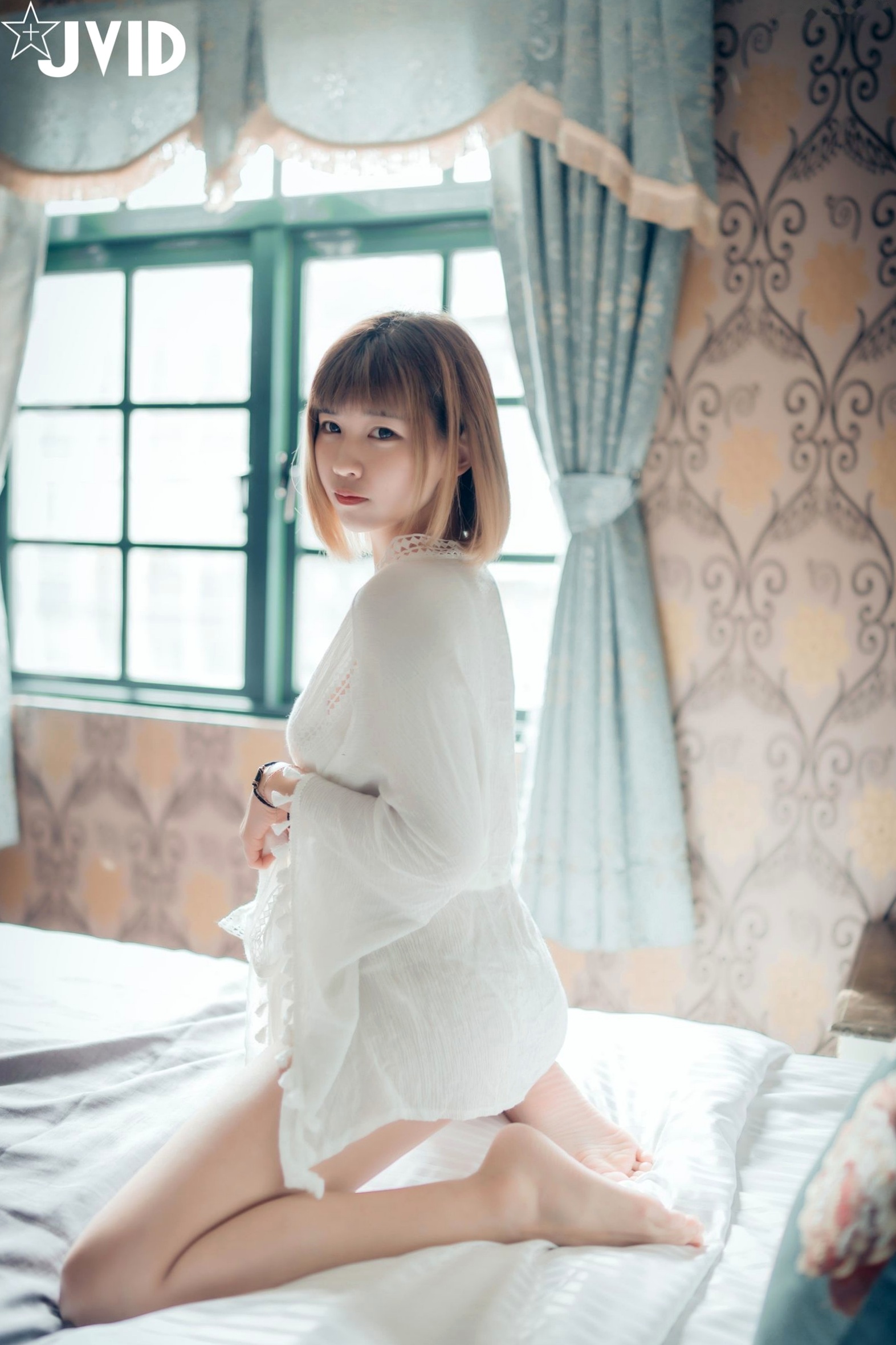 JVID女神果宝宝:卧室私房唯美诱惑写真,极致身材呈现清纯女友爱意,尽显迷人魅力