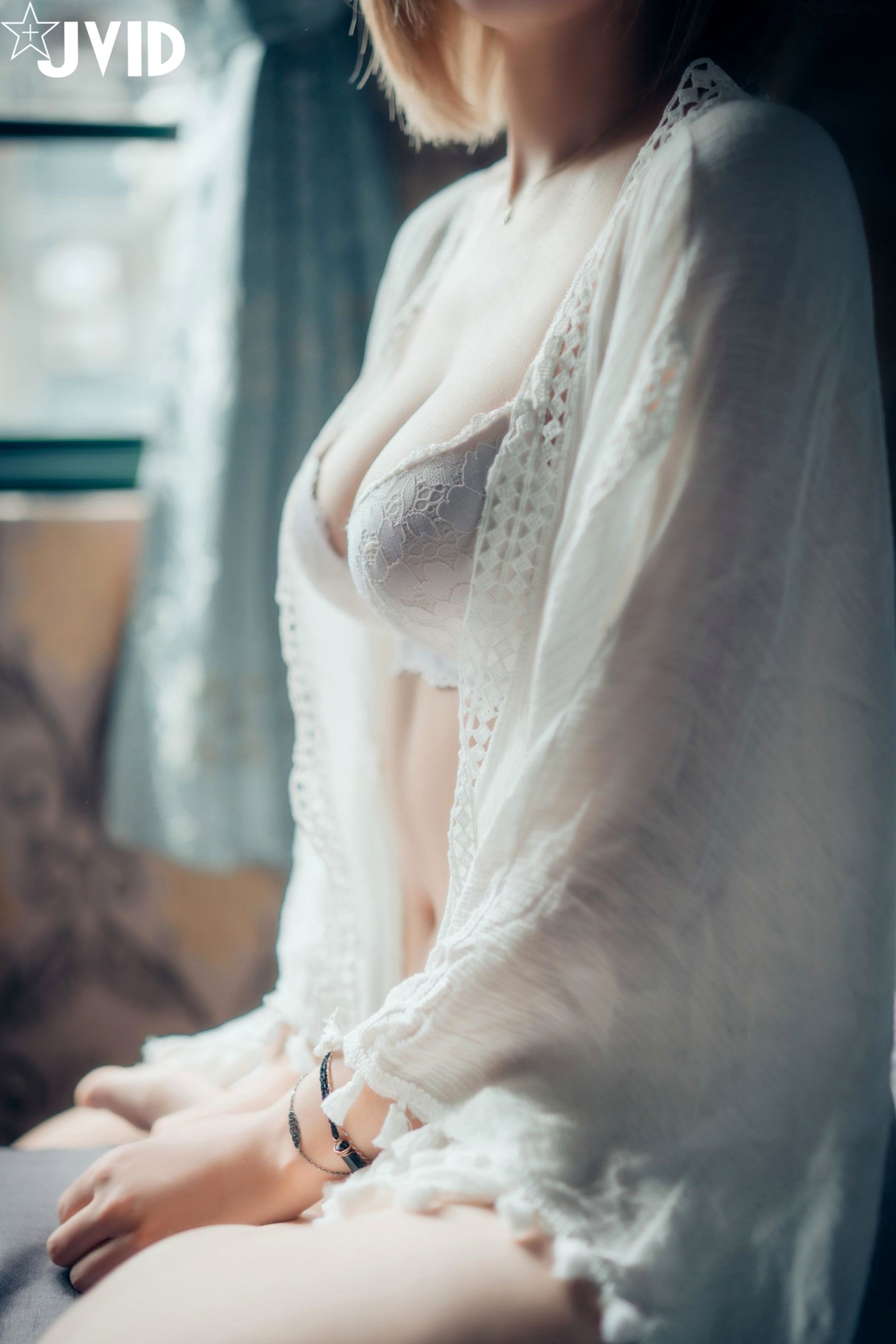 JVID女神果宝宝:卧室私房唯美诱惑写真,极致身材呈现清纯女友爱意,尽显迷人魅力
