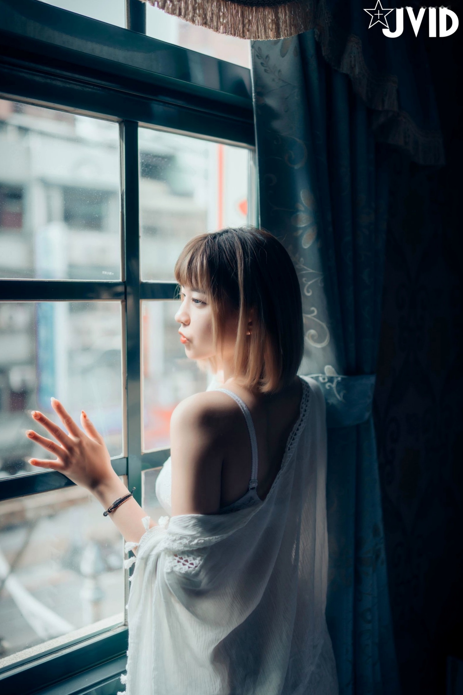 JVID女神果宝宝:卧室私房唯美诱惑写真,极致身材呈现清纯女友爱意,尽显迷人魅力